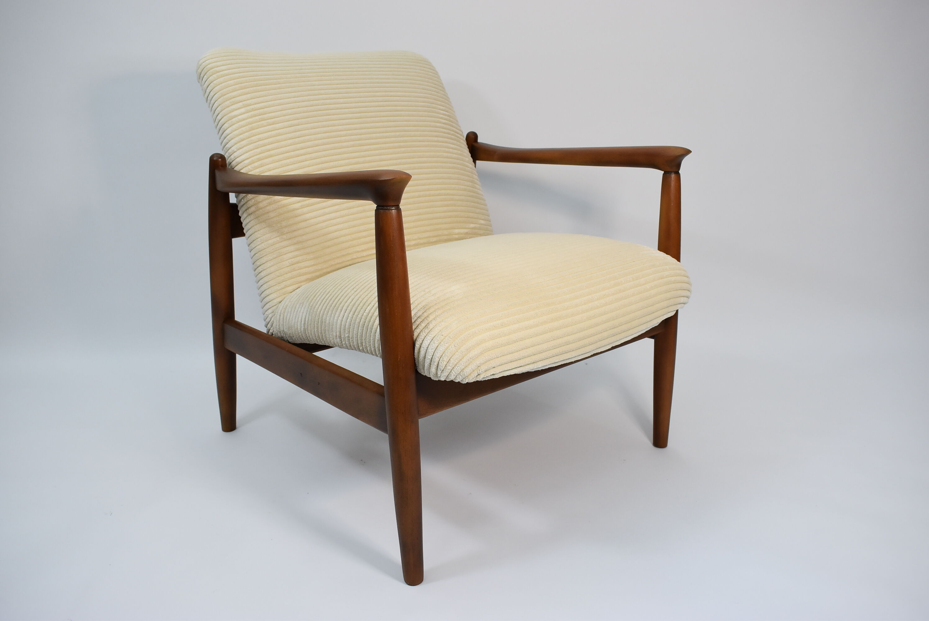 Fauteuil vintage entièrement restauré designer E.Homa, années 60, Cordon beige