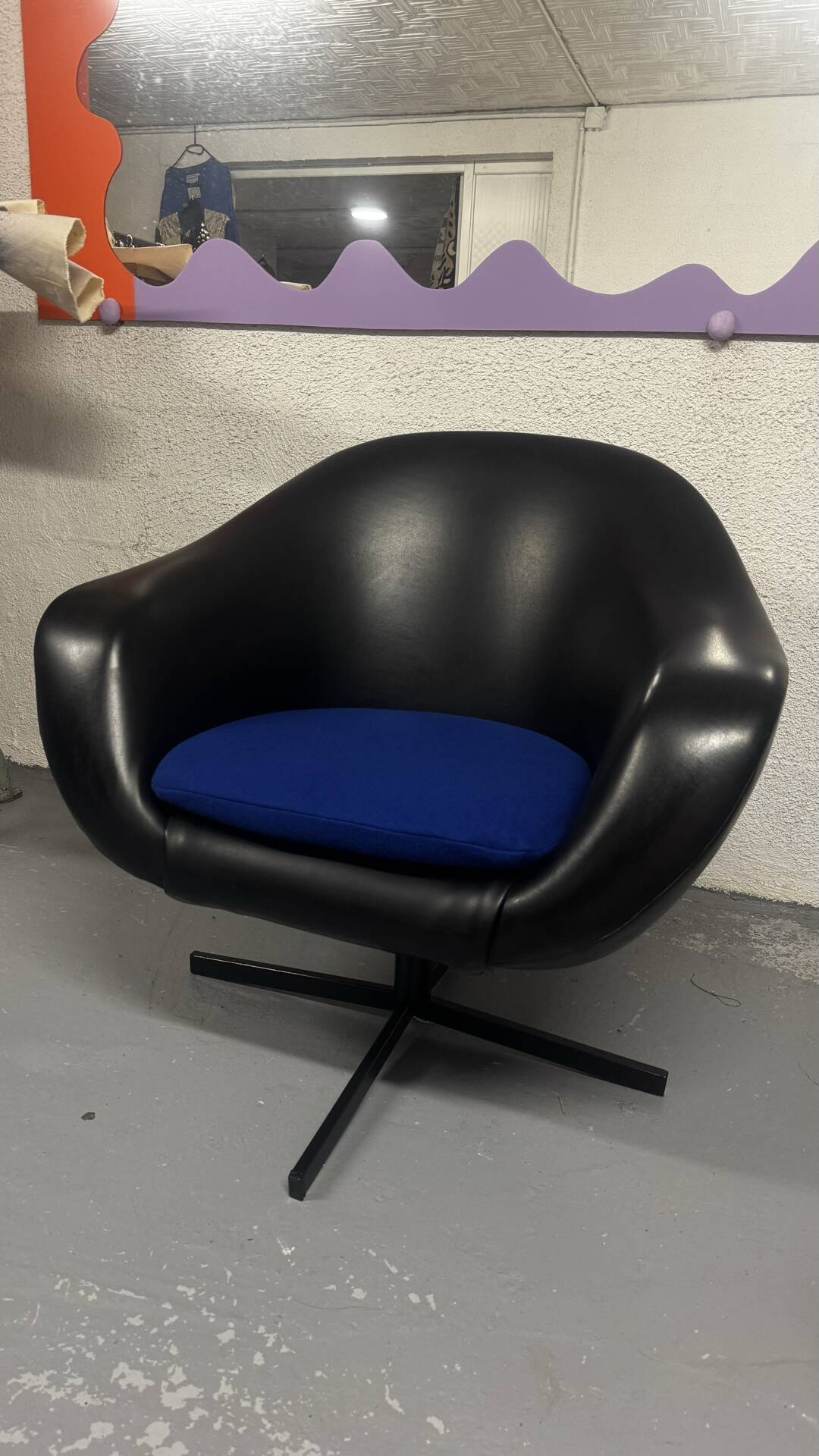 1970s swivel Orbital armchair