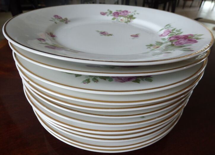 12 Plates pattern flowers in Limoges porcelain
