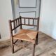 Fauteuil d'angle paillé style arts and crafts