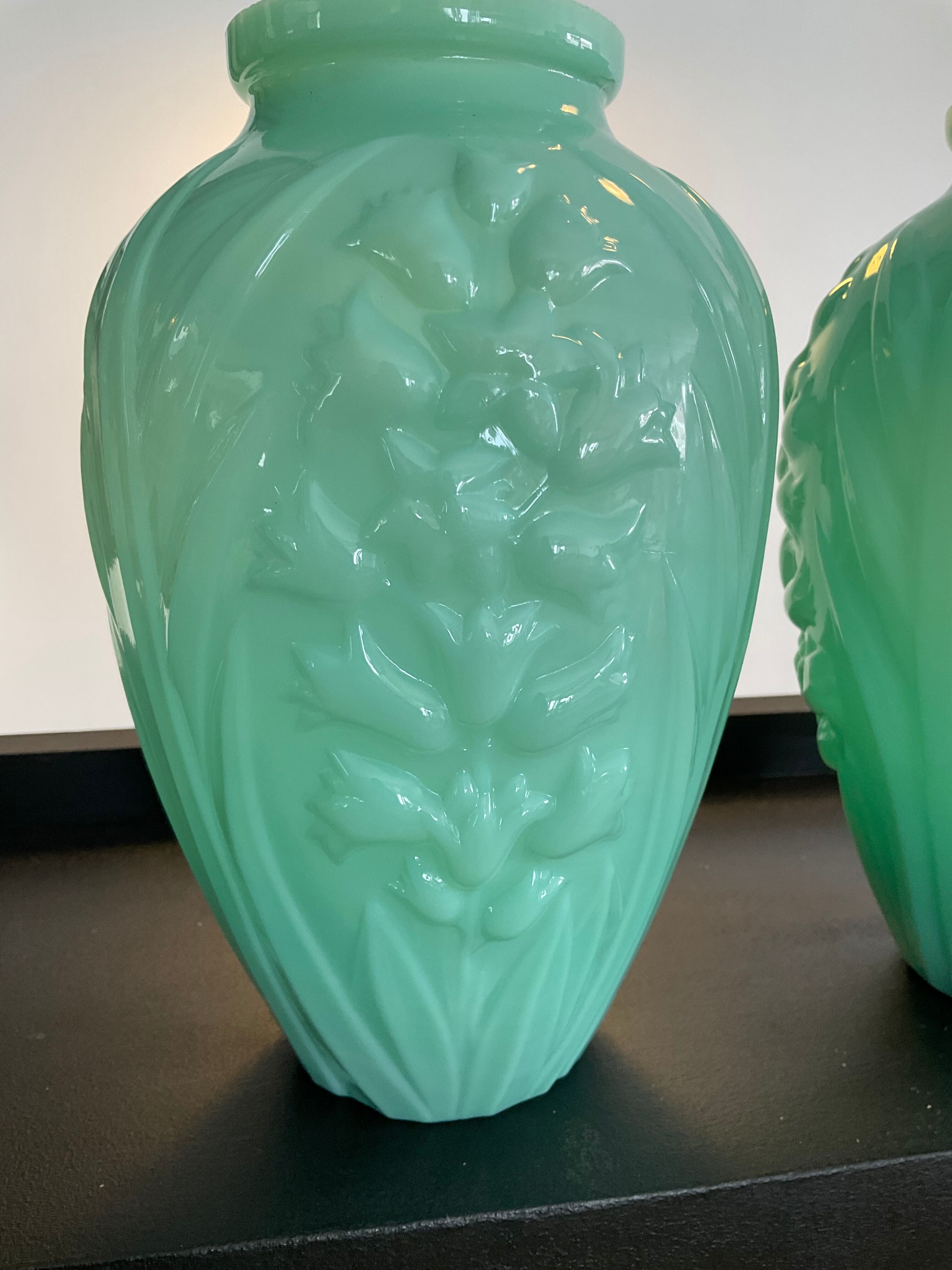 Paire de vases art deco en opaline vert celadon