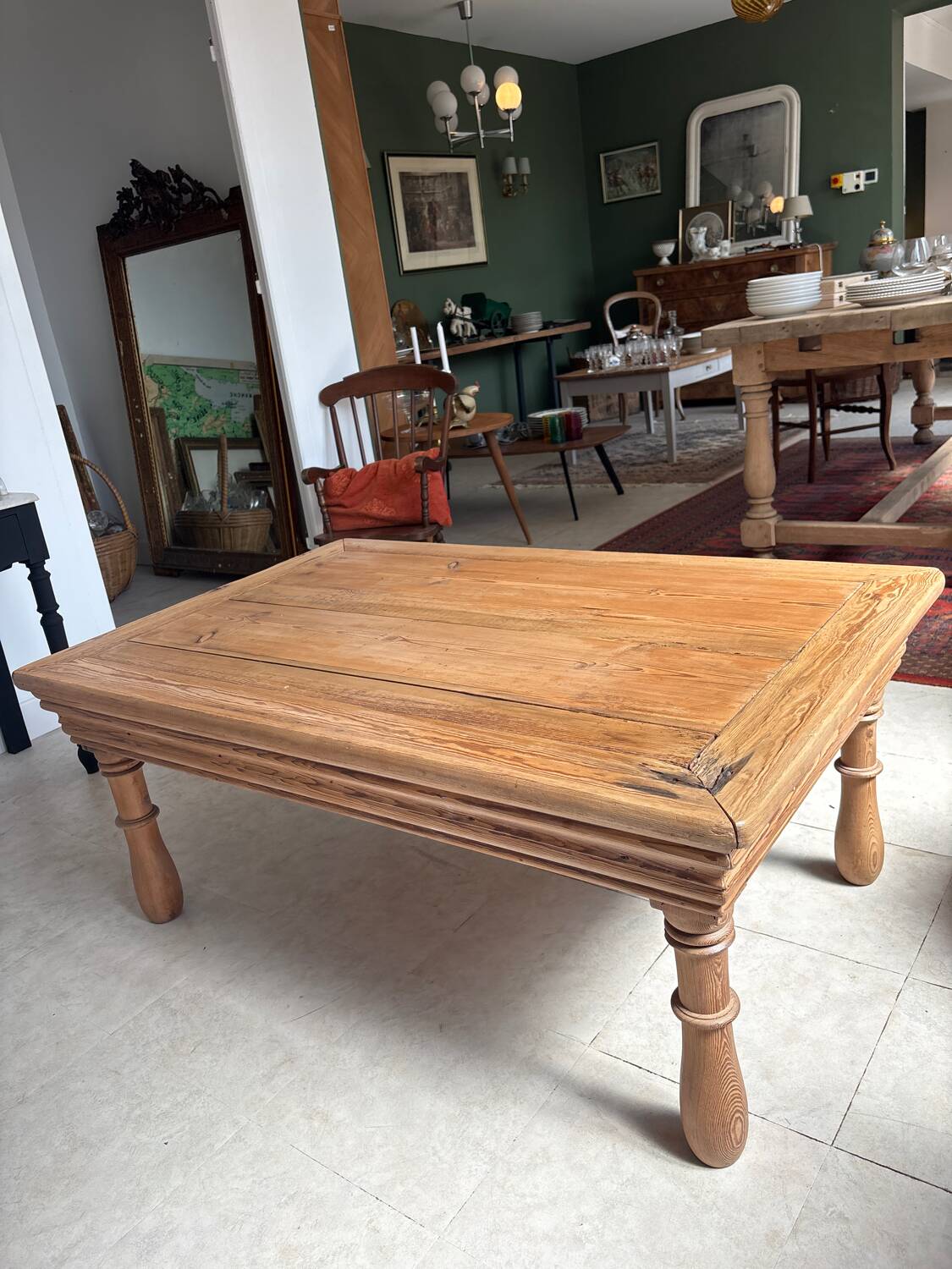 Table basse avec tablette