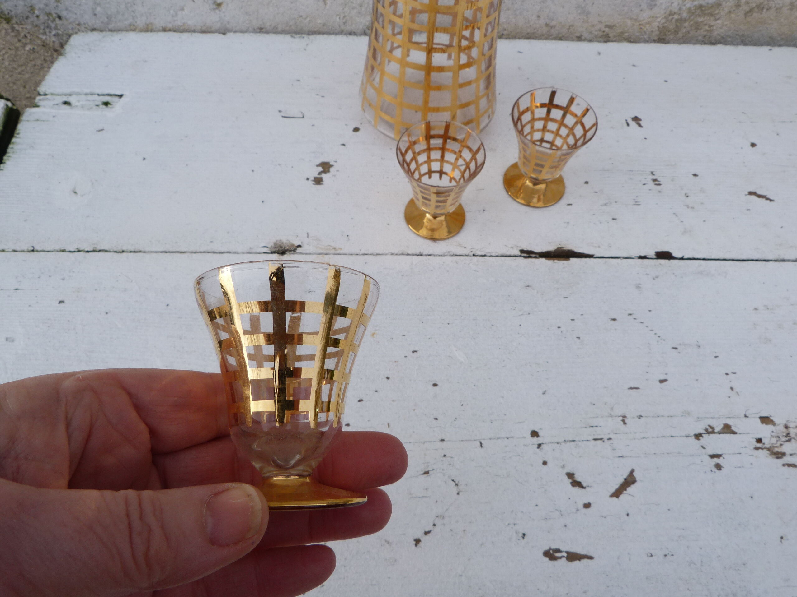 Set of gilded glass liqueur set streaked carafe and 3 glasses