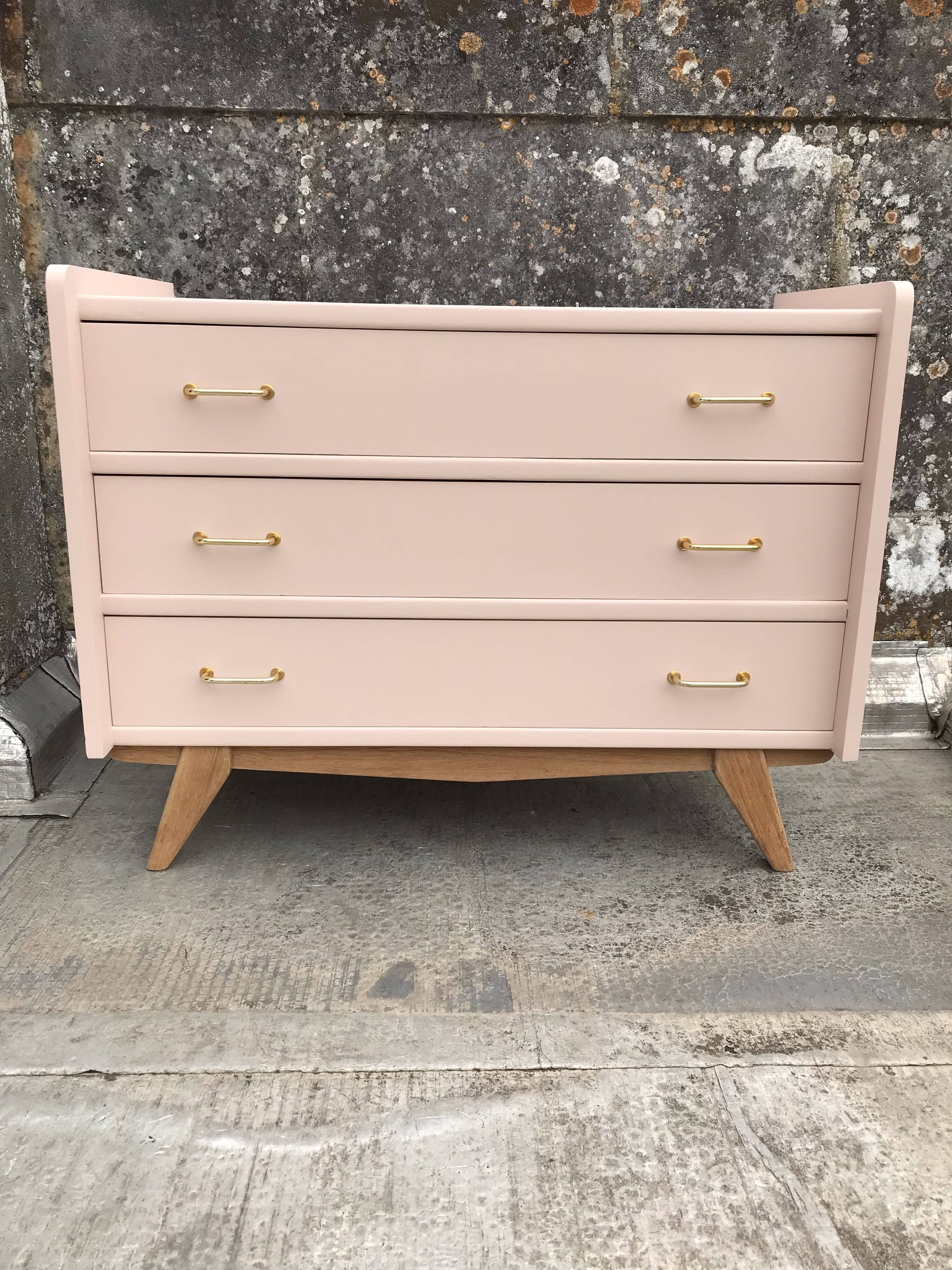 Commode year 50 painted in Setting Plaster from Farrow & Ball