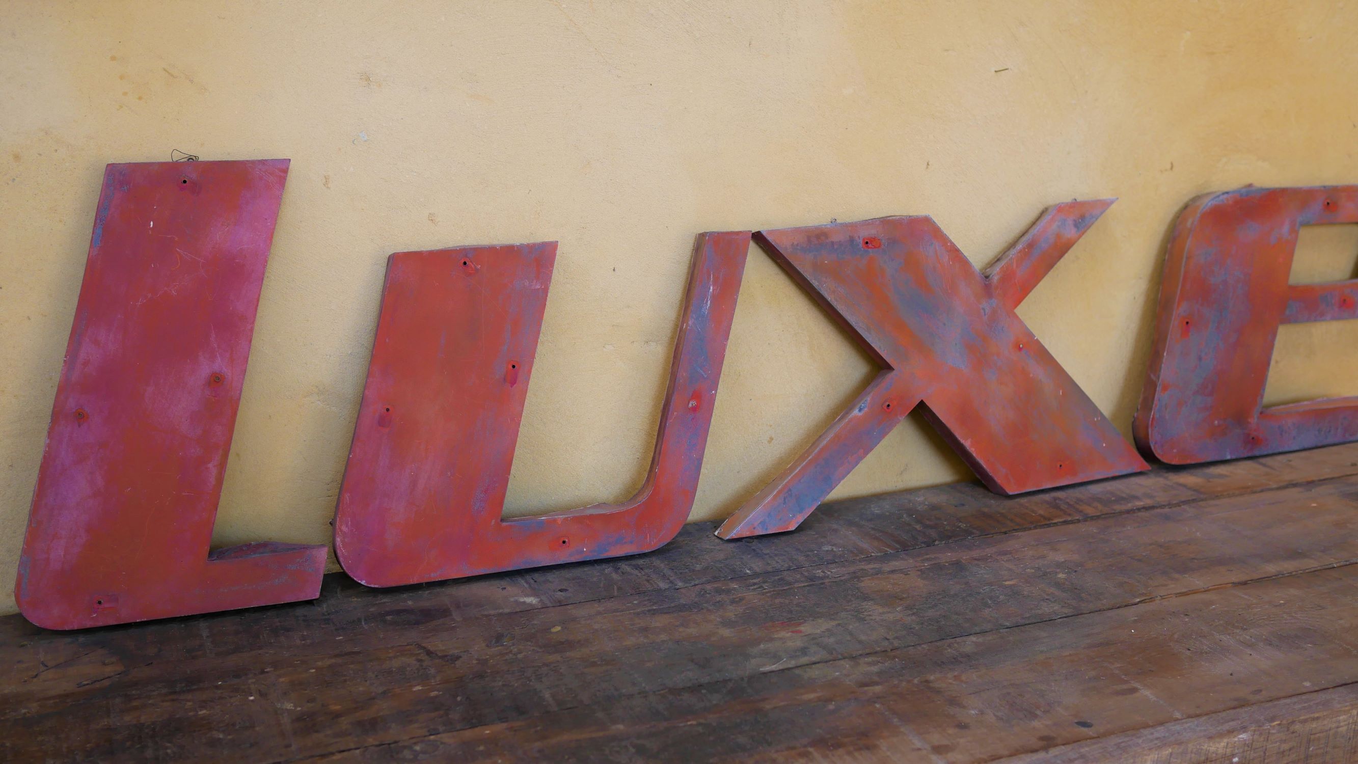 Letter to sign vintage metal 'E '.