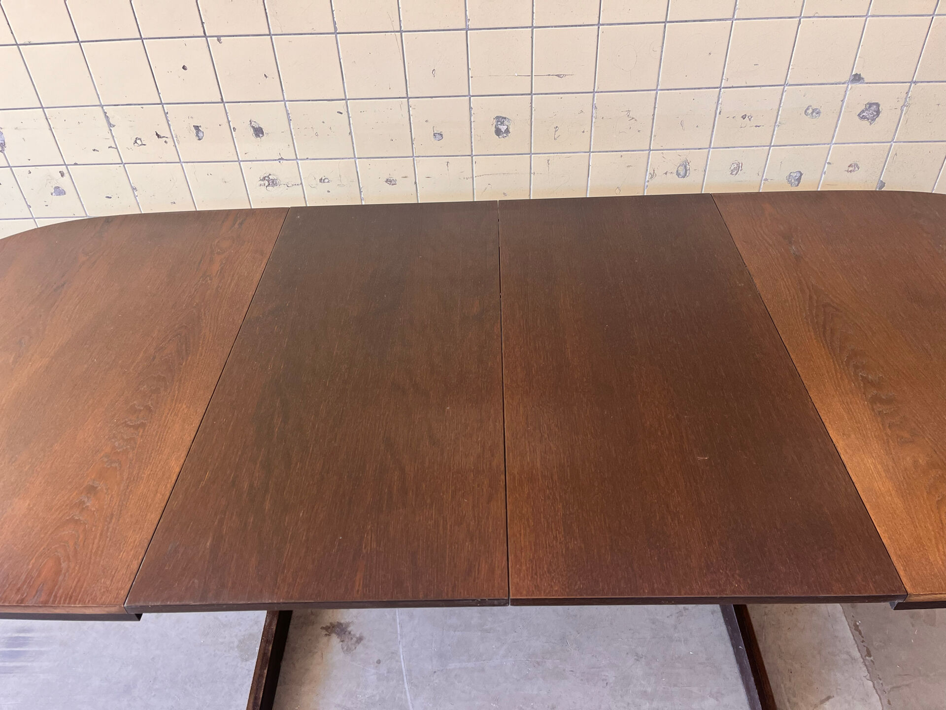 Oval dining table by Farstrup