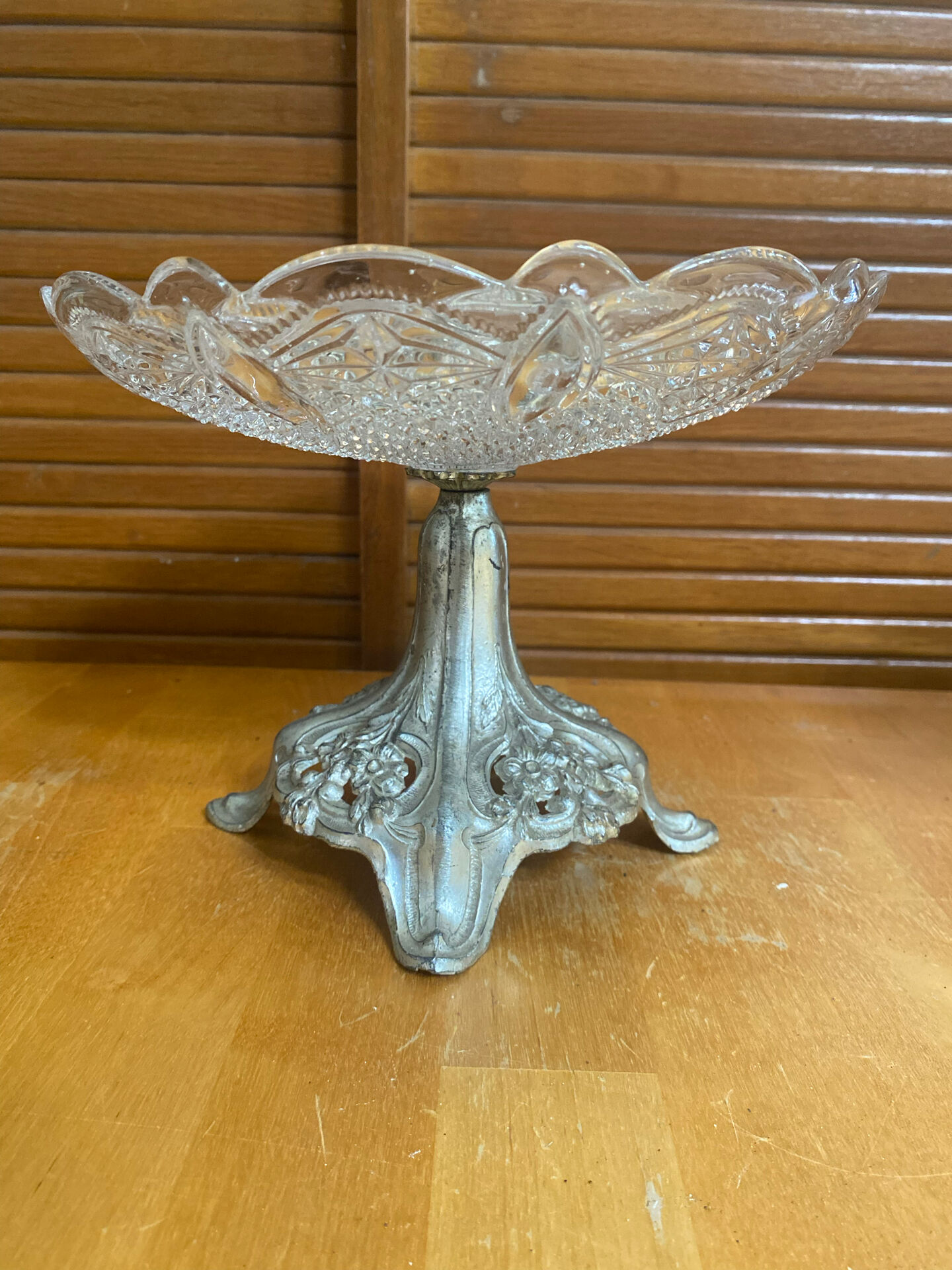 Paire de coupes sur pied anciennes en cristal Baccarat pied en métal