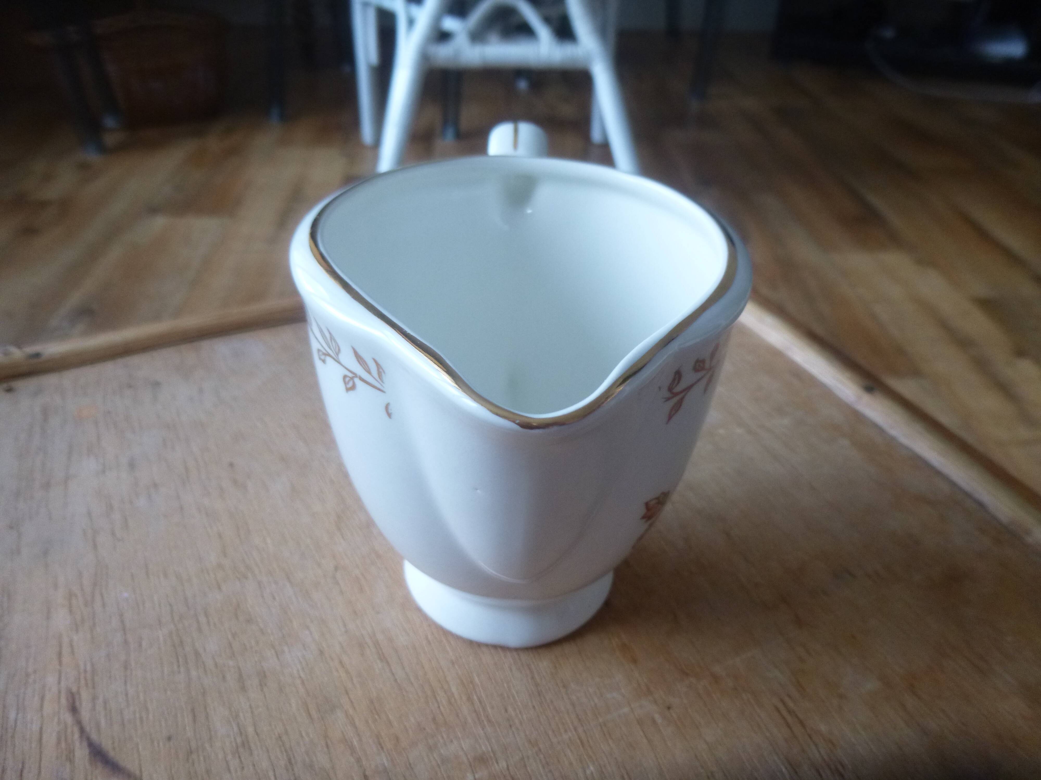 New milk jug Faience from Gien model Underwood