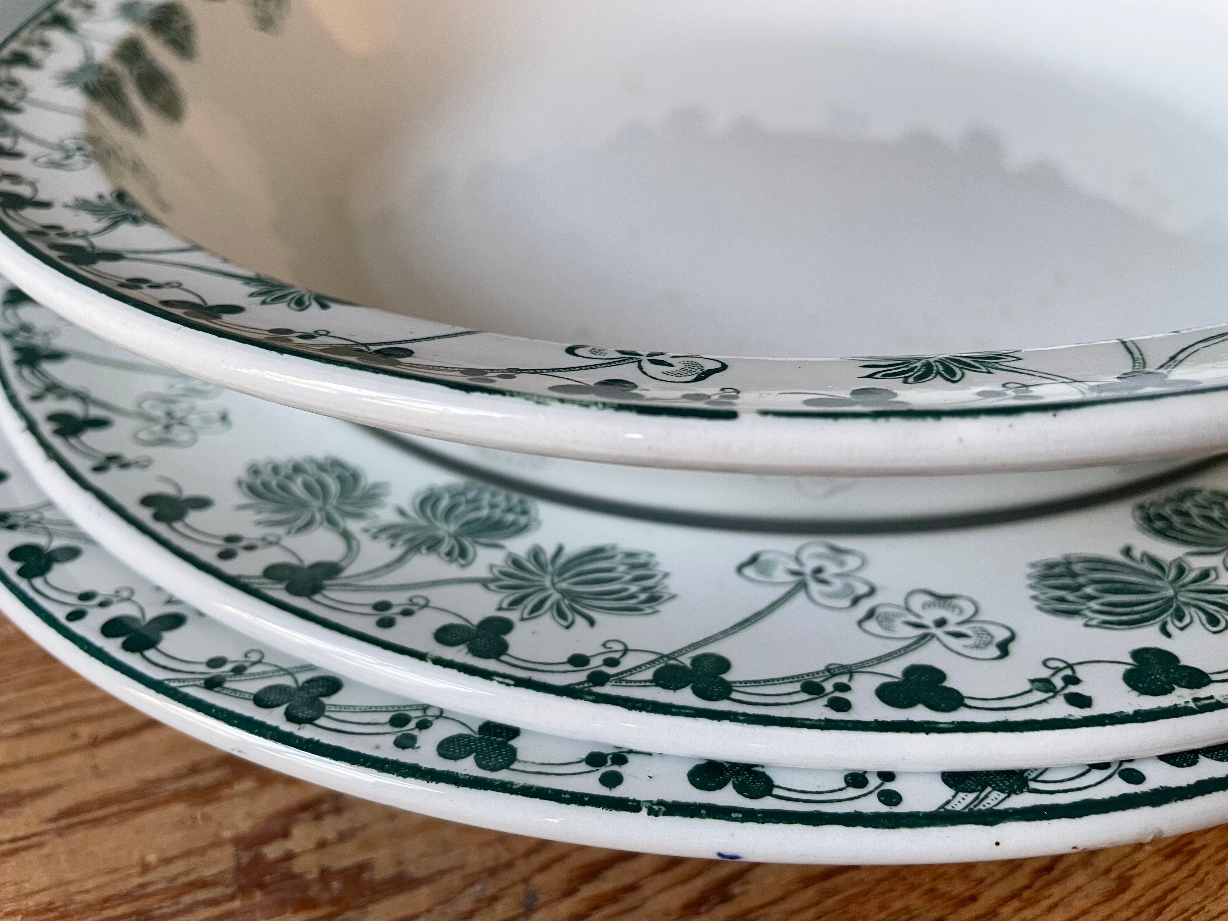 Set of 3 round dishes XIXth, Boch Frères Keramis, Trifolium model