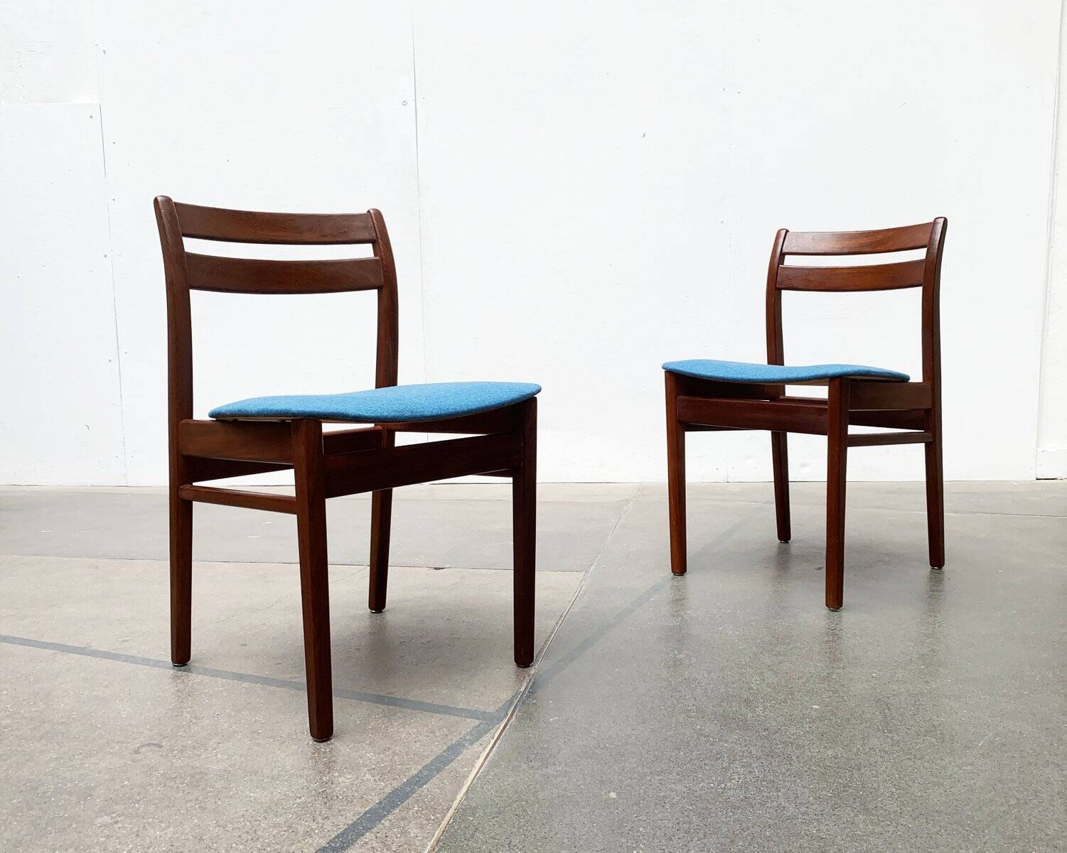 Mid-century walnut dining chairs, 1960s, set of 6.
