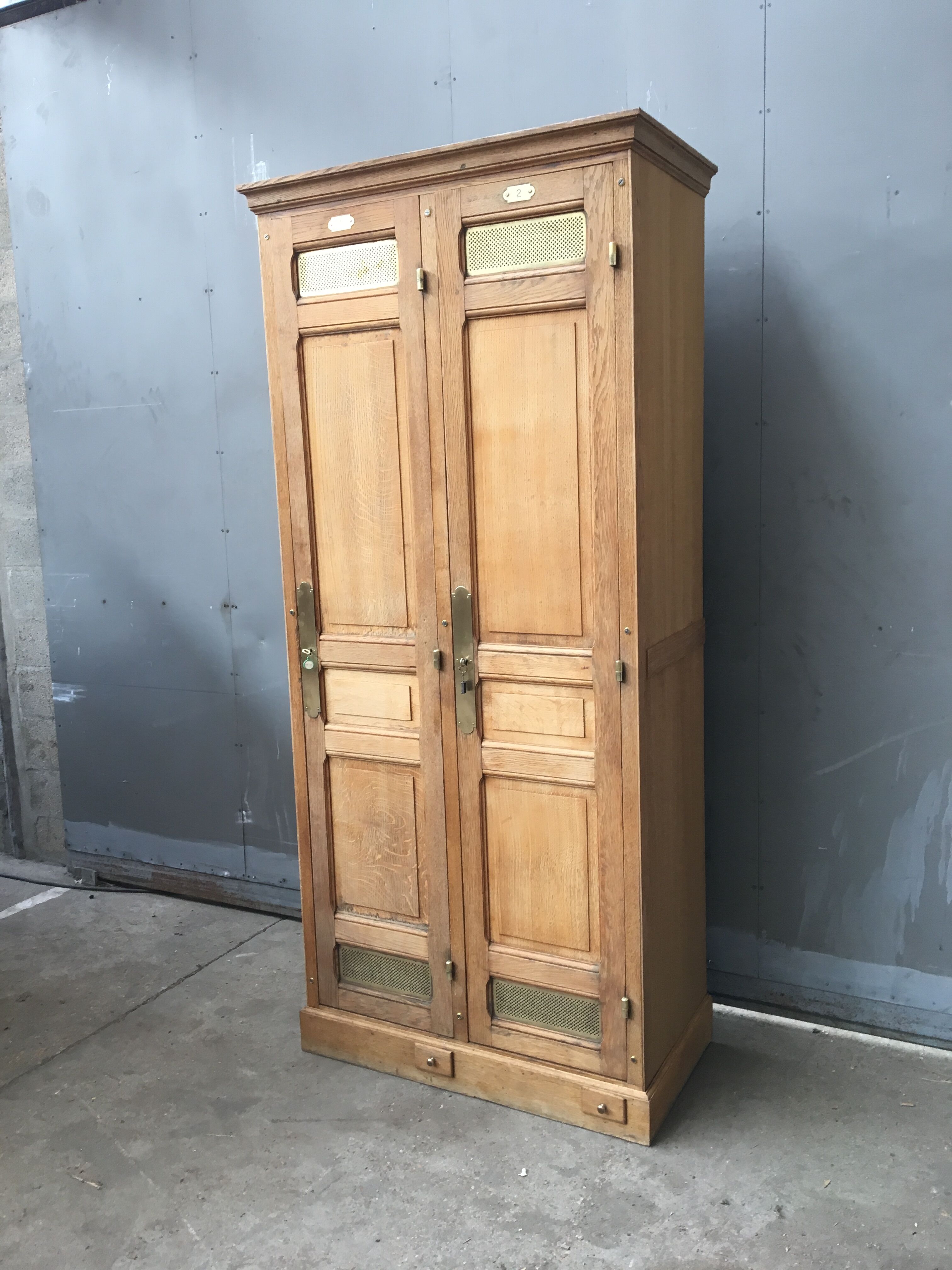 Former wardrobe of the Bank of France in light oak, 2 doors, years 30