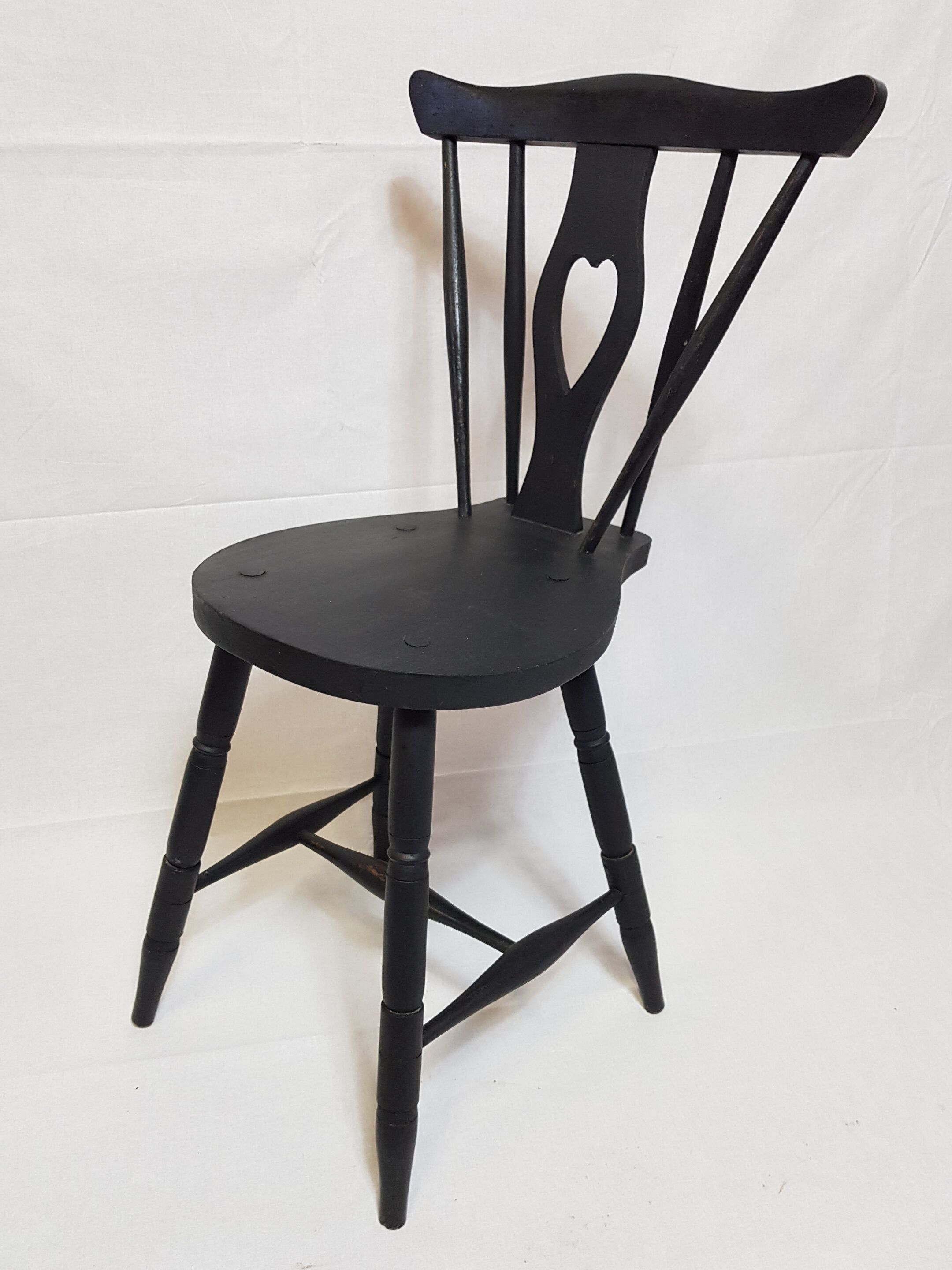 Series of 4 black Alsatian chairs heart pattern