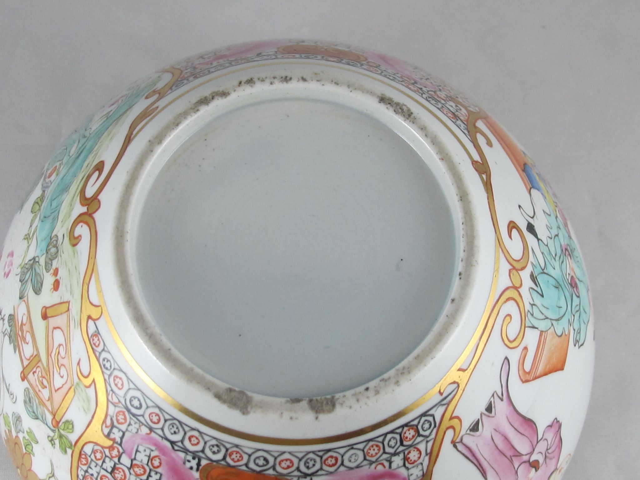 Old pink family style porcelain pot or vase with mandarin decoration, samson, paris