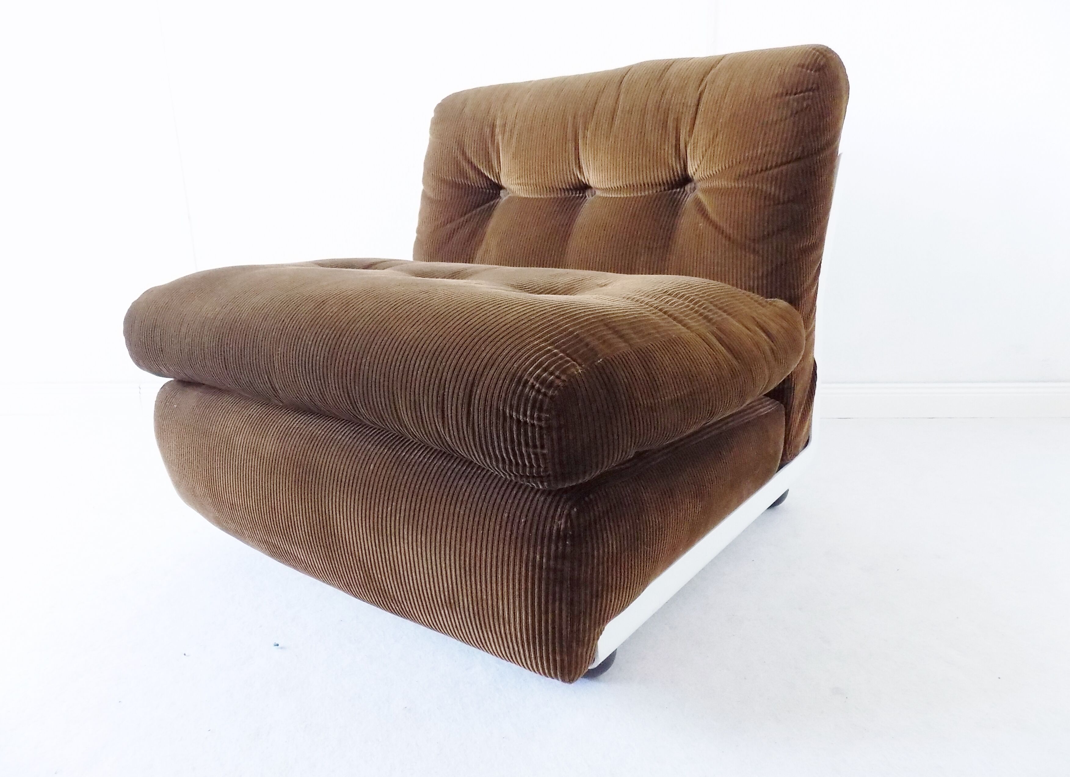 Pair of Amanta chairs by Mario Bellini for C&B Italia