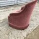 Fauteuil crapaud rose capitonné