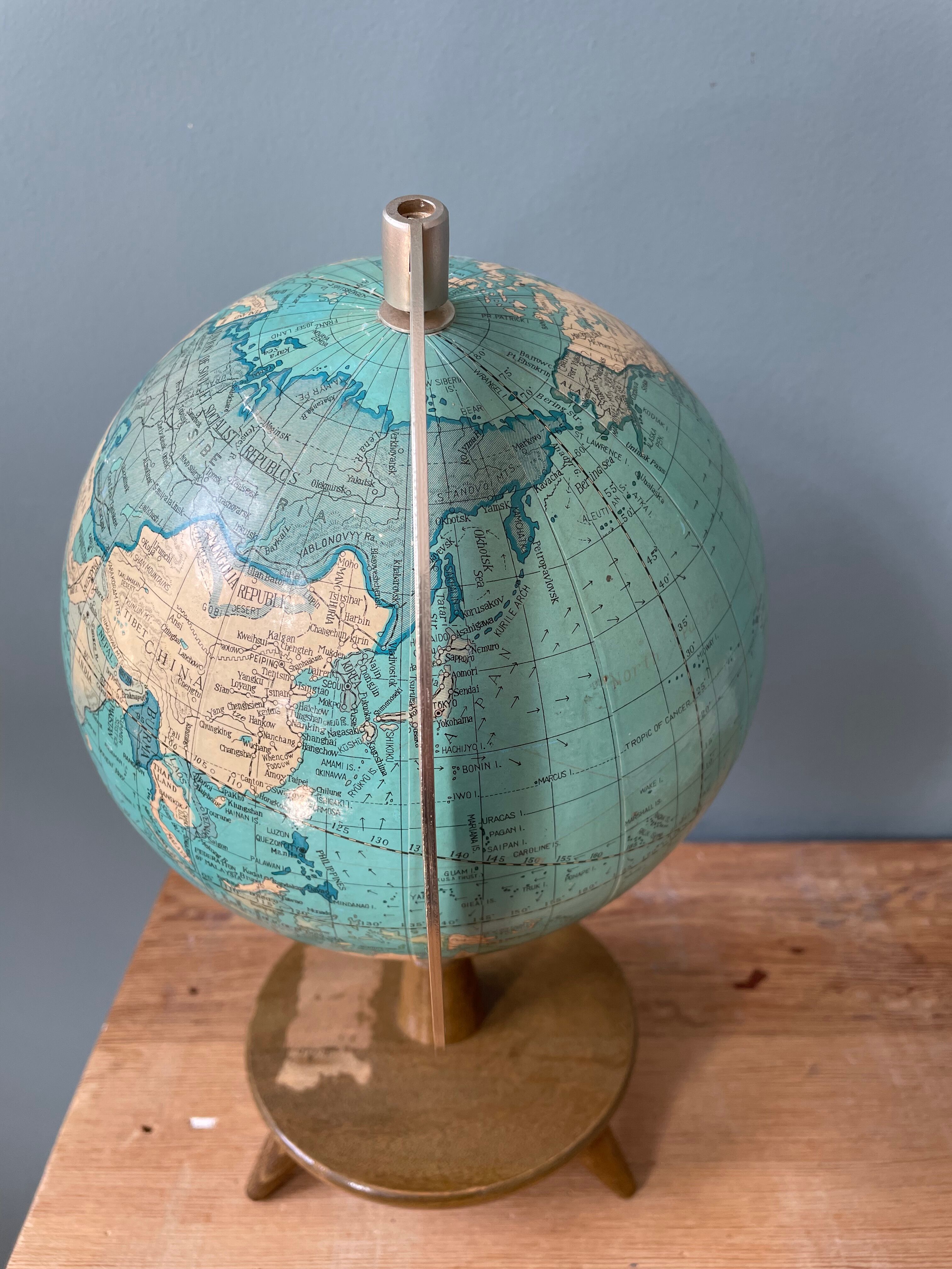 Globe terrestre vintage KED