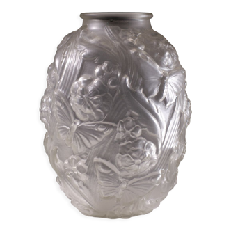 Satin pressed glass art deco vase, 1930s
