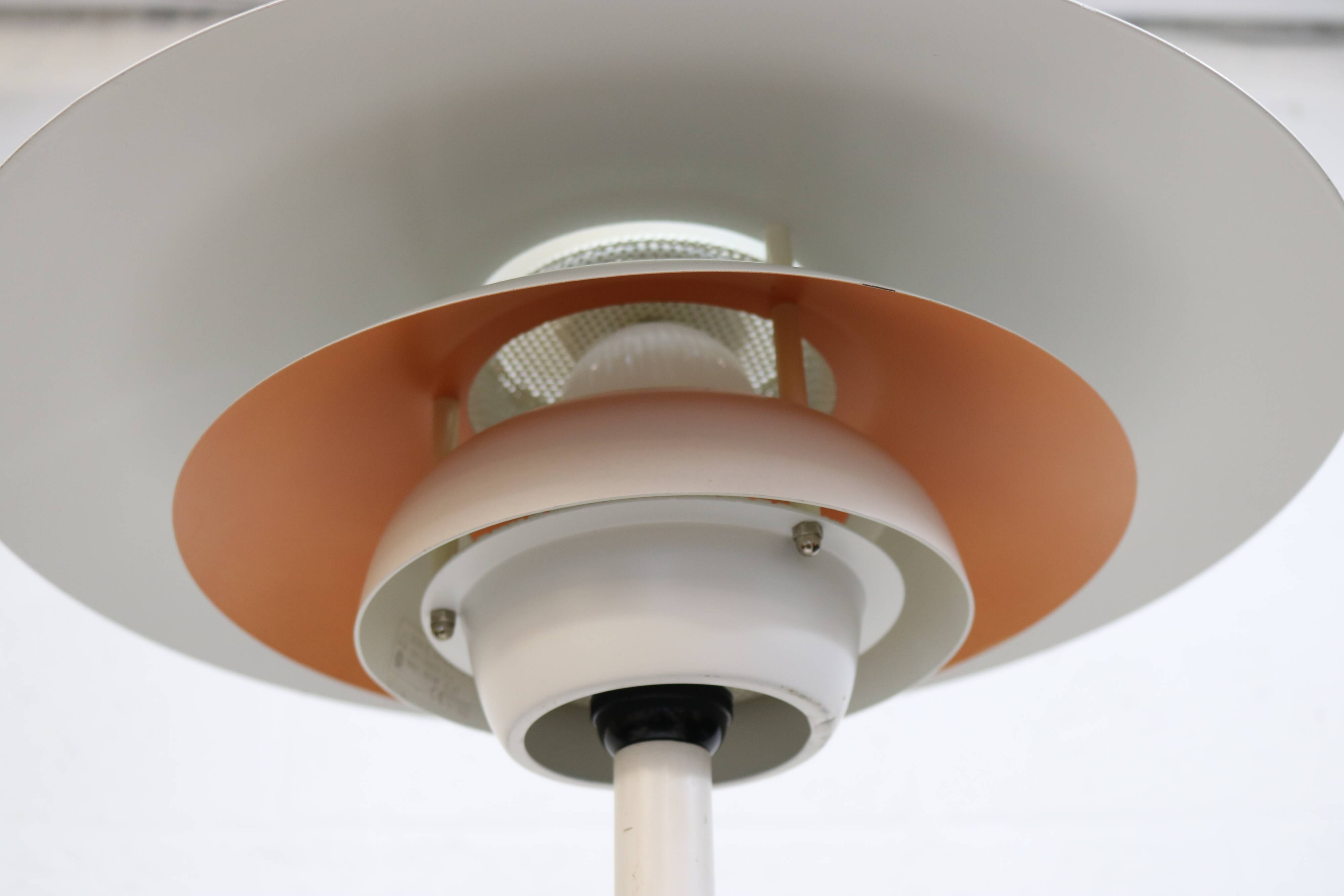 White vintage Danish desk lamp by Jeka Metaltryk - Model Sofie - Denmark 70s