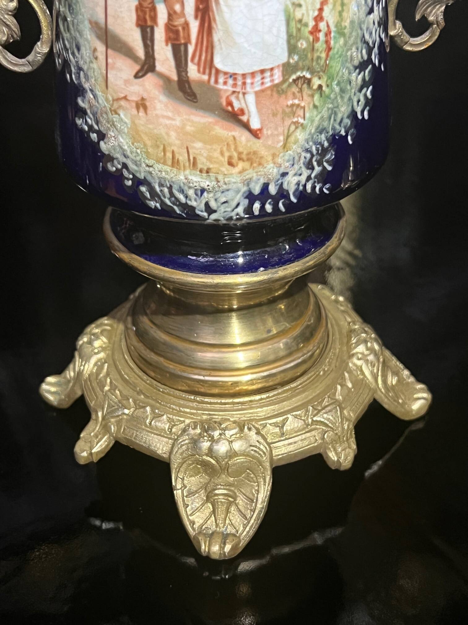 Pair of candlesticks. Bronze, brass, porcelain.