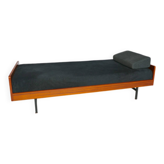 Daybed A.R.P. Pierre Guariche 1955