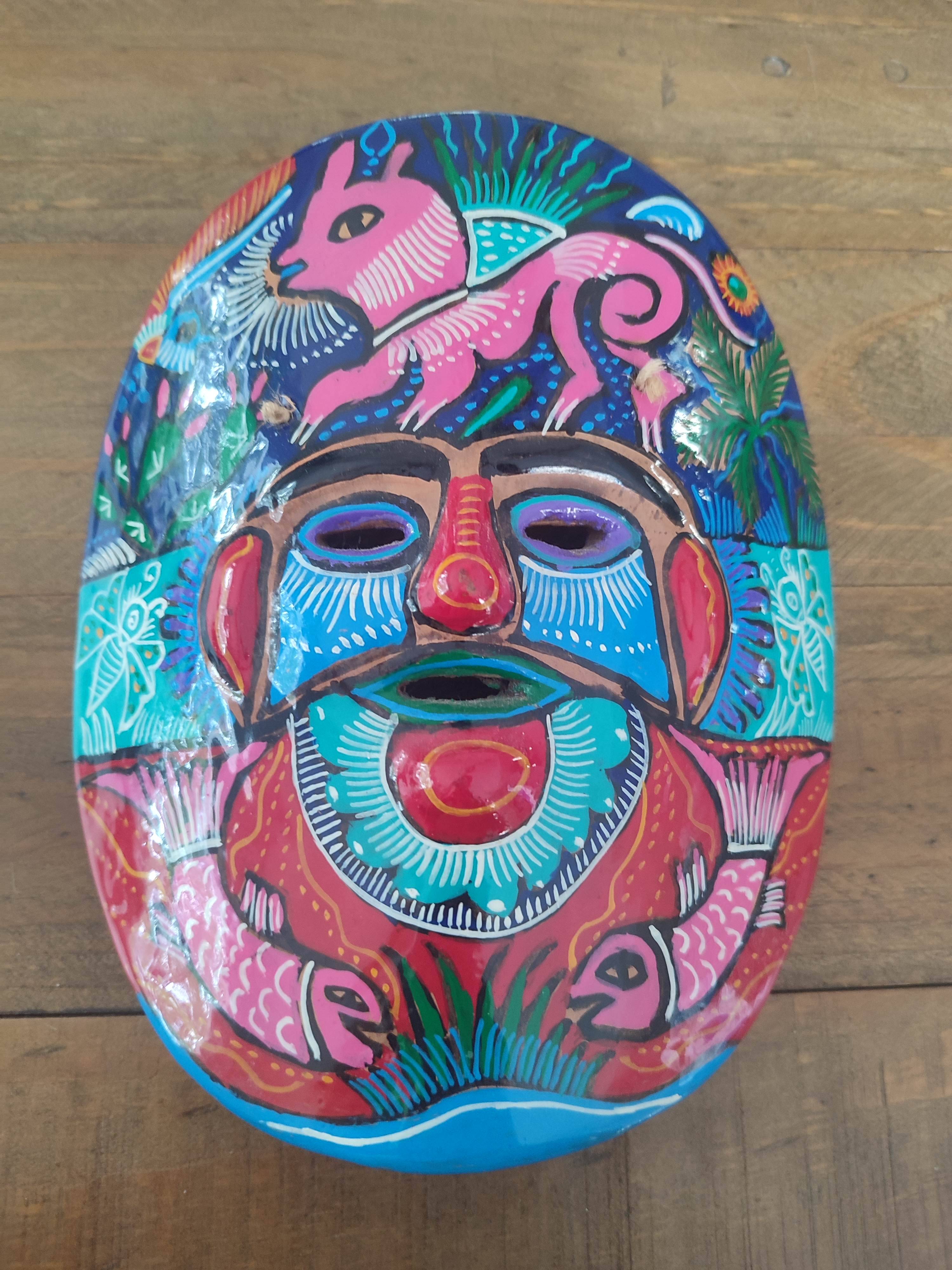 Masque mexicain peint à la main