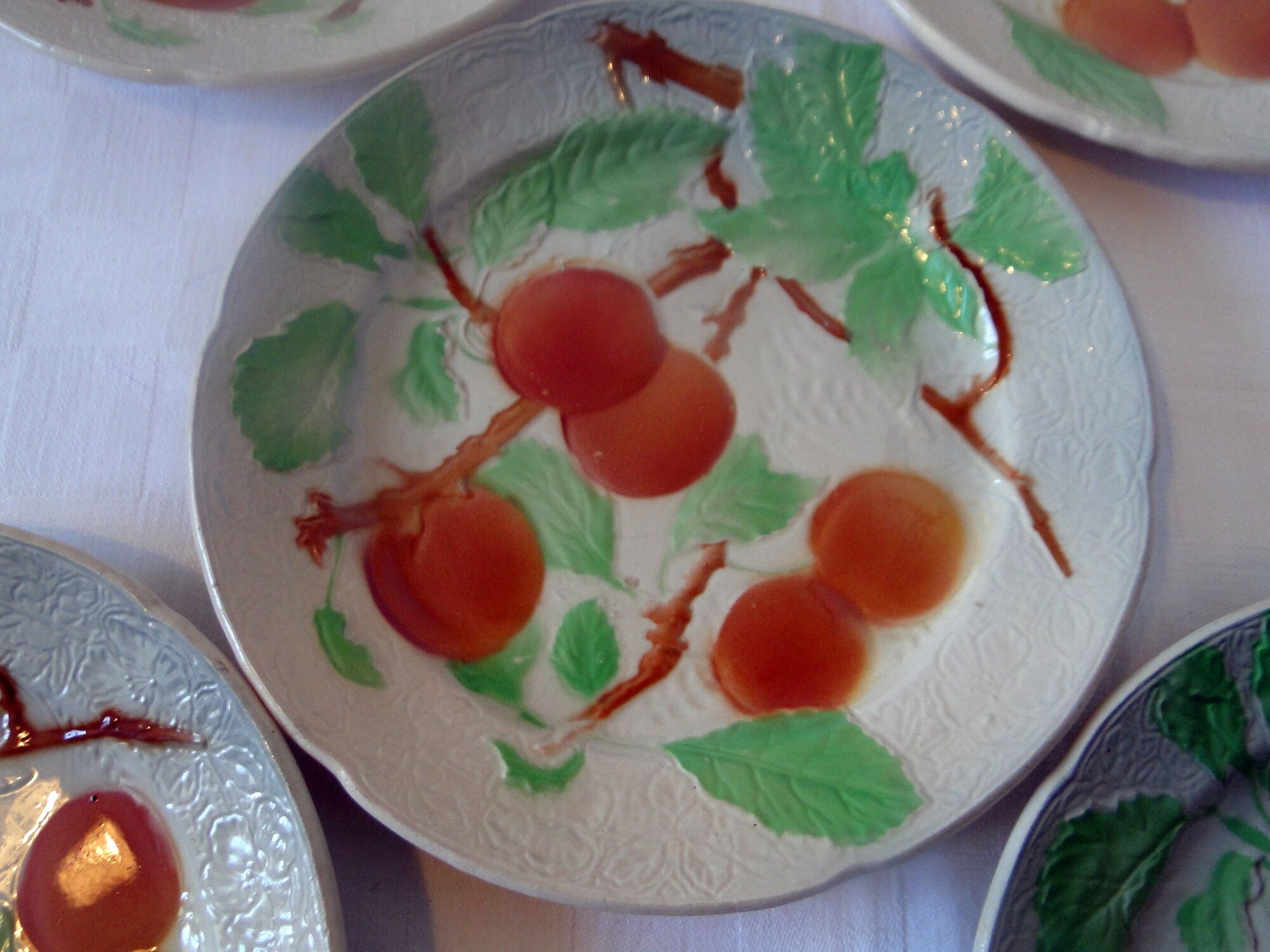Lot 5 assiettes a dessert anciennes barbotine st clement decor peaches
