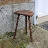 Tripod stool with bumped feet