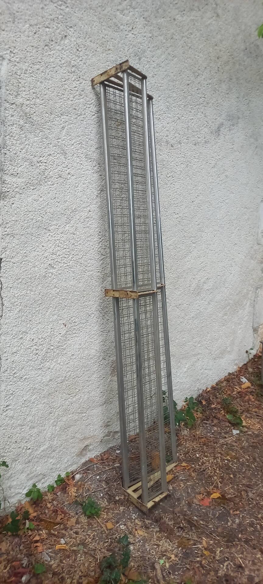 Etagére métallique