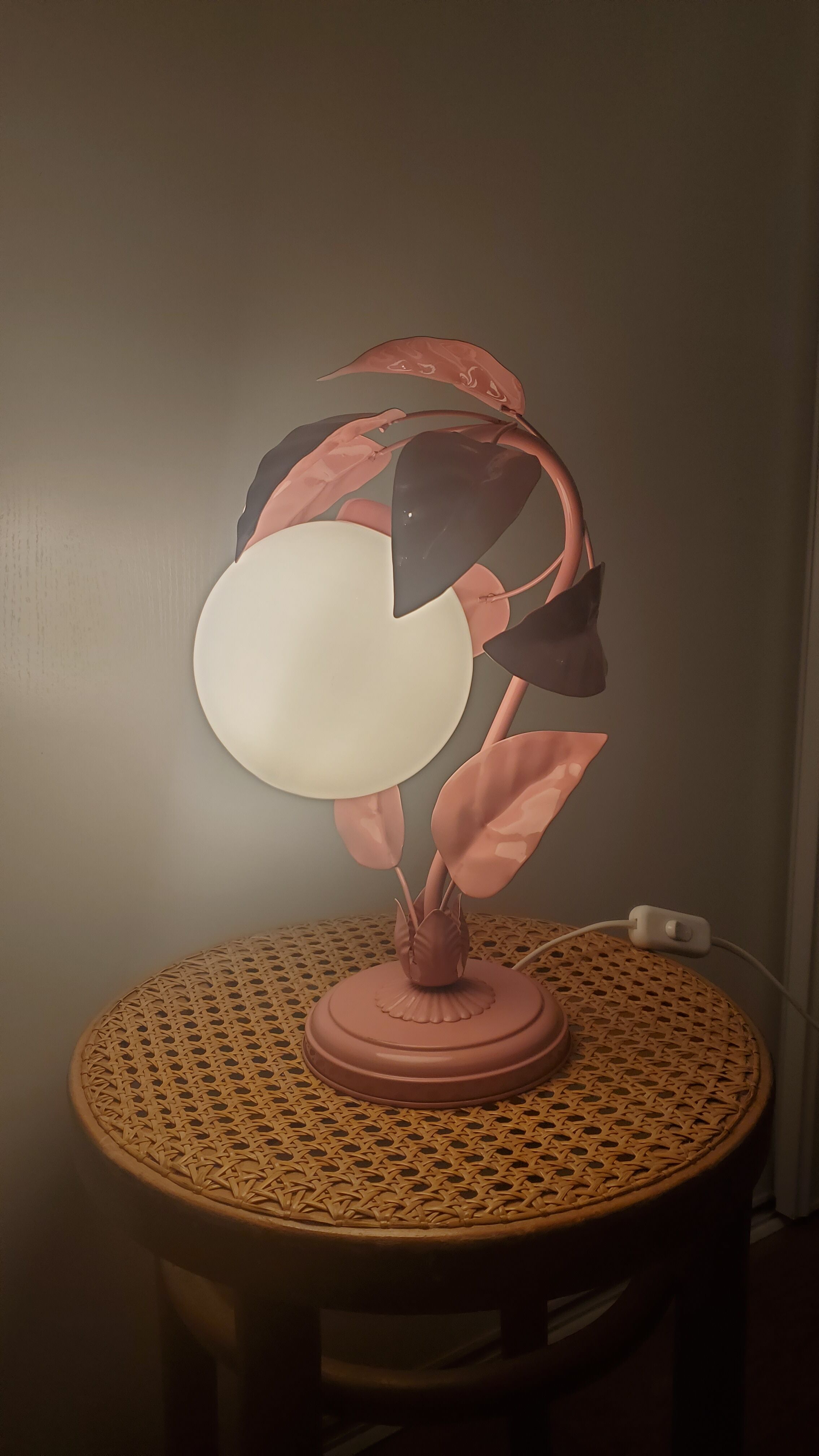 Opaline bedside lamp and pink leaves