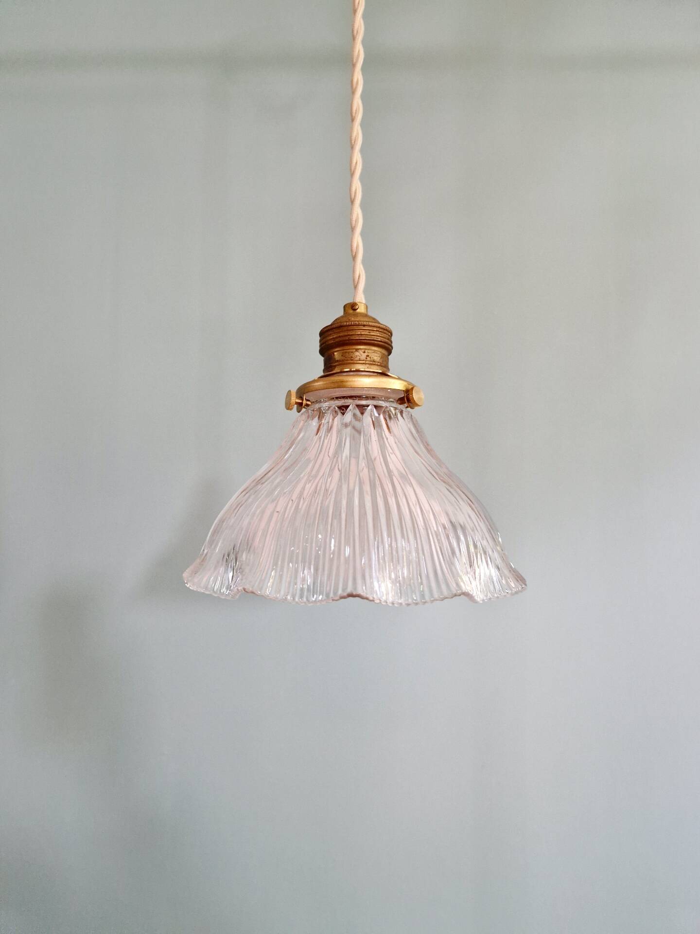 Suspension Art Déco en verre rainuré transparent, Holophane, 1920-30 