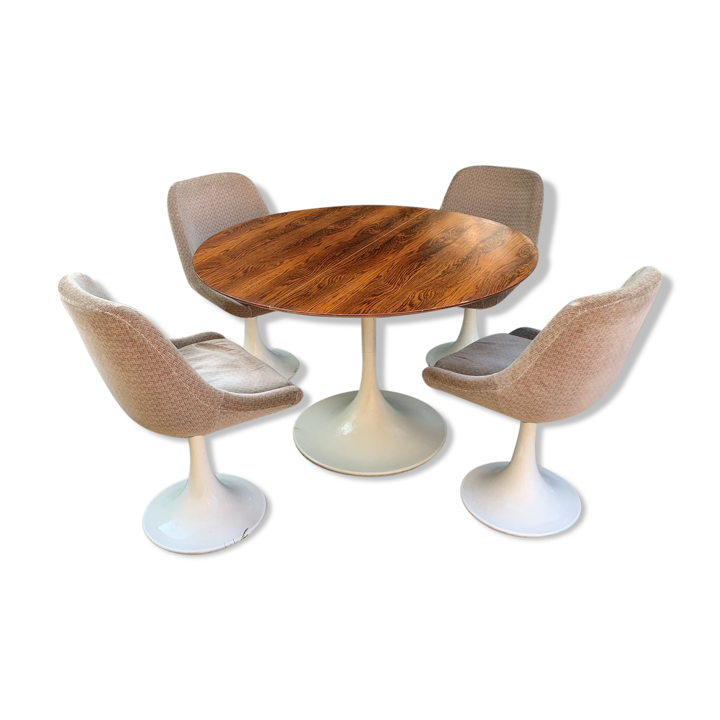 Table 70 and 4 tulip chair