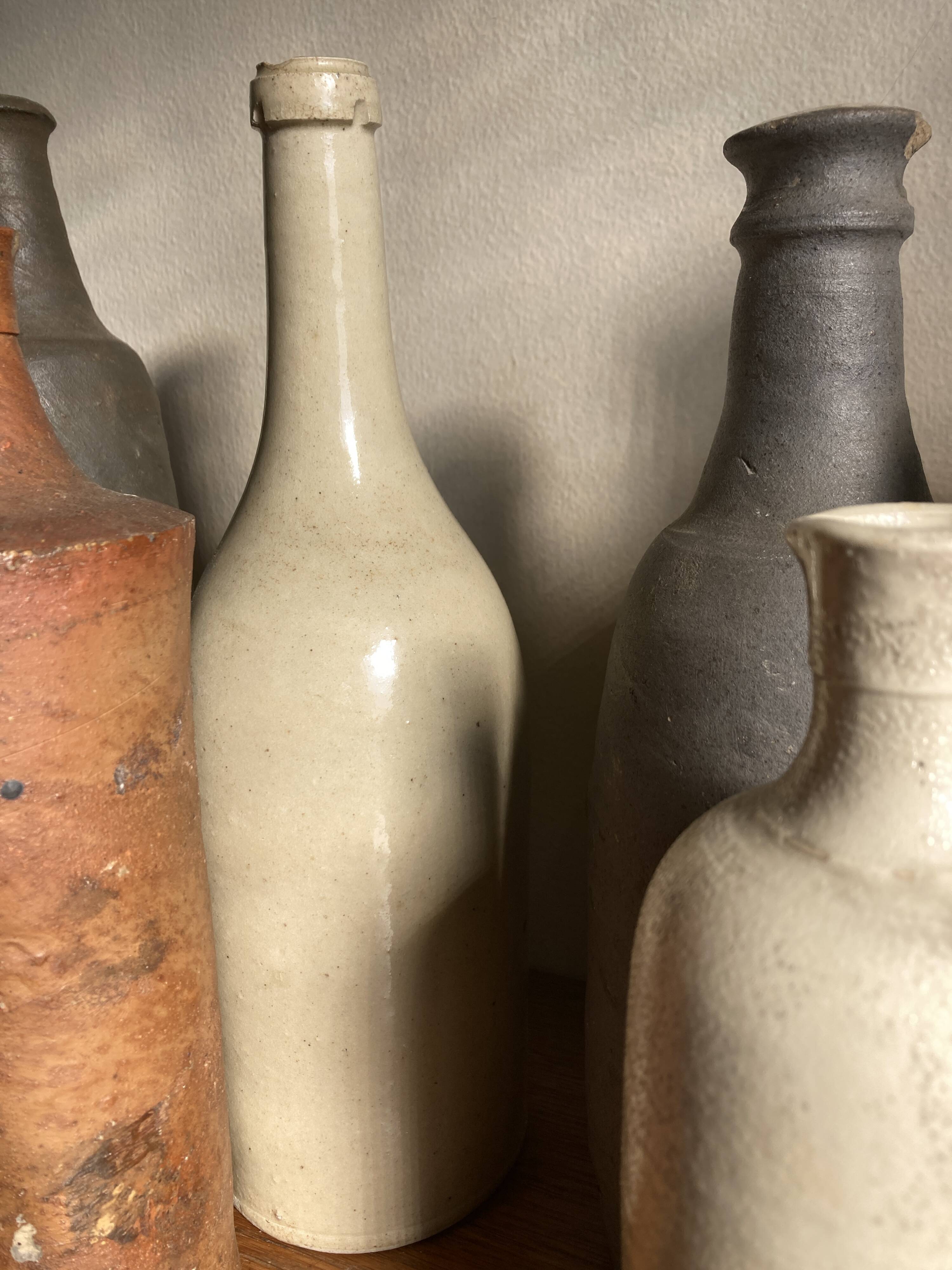 Set de 6 bouteilles de grès et terre cuite 1900-1930