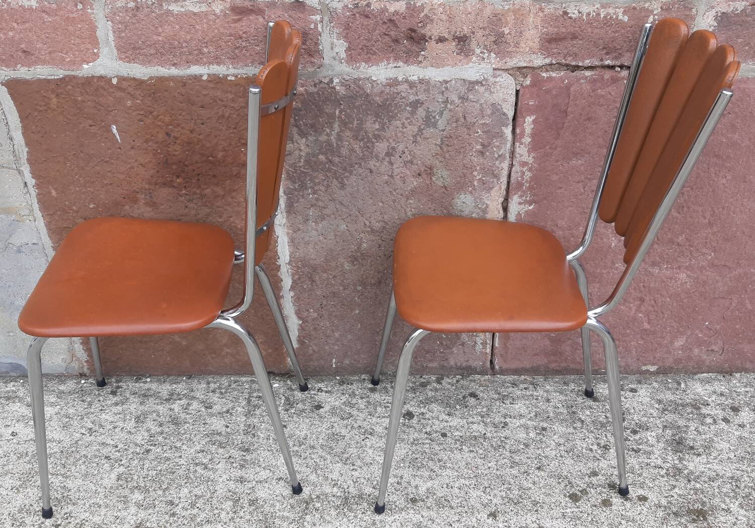 2 “Pétal” chairs from Soudévinyl