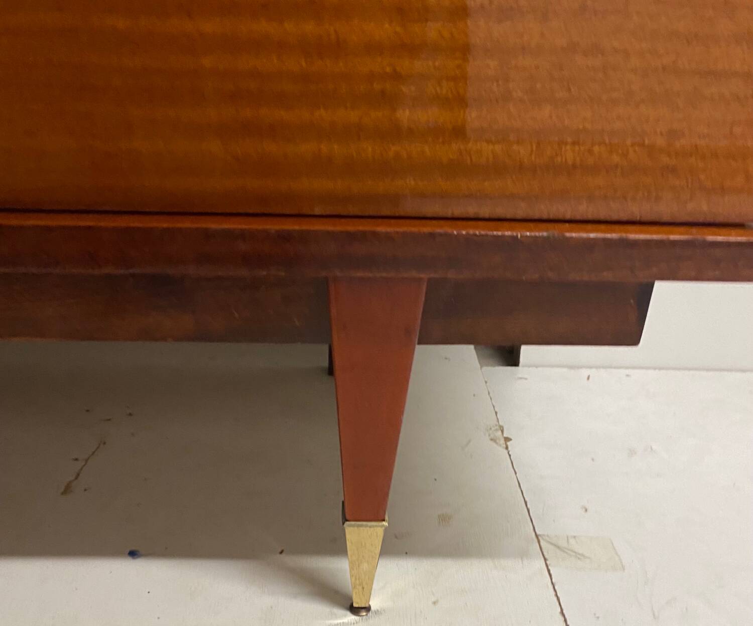 Armoire vintage pieds compas