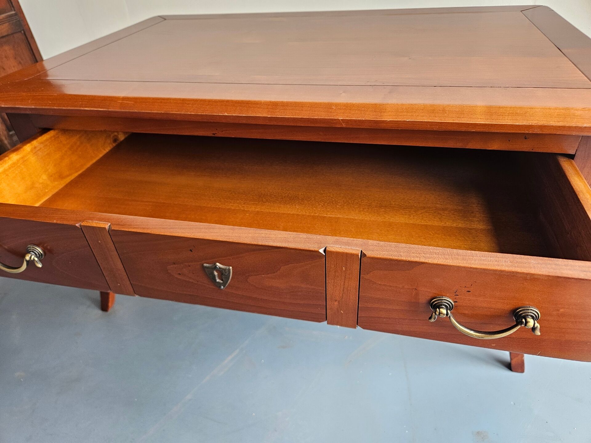 Quality coffee table
