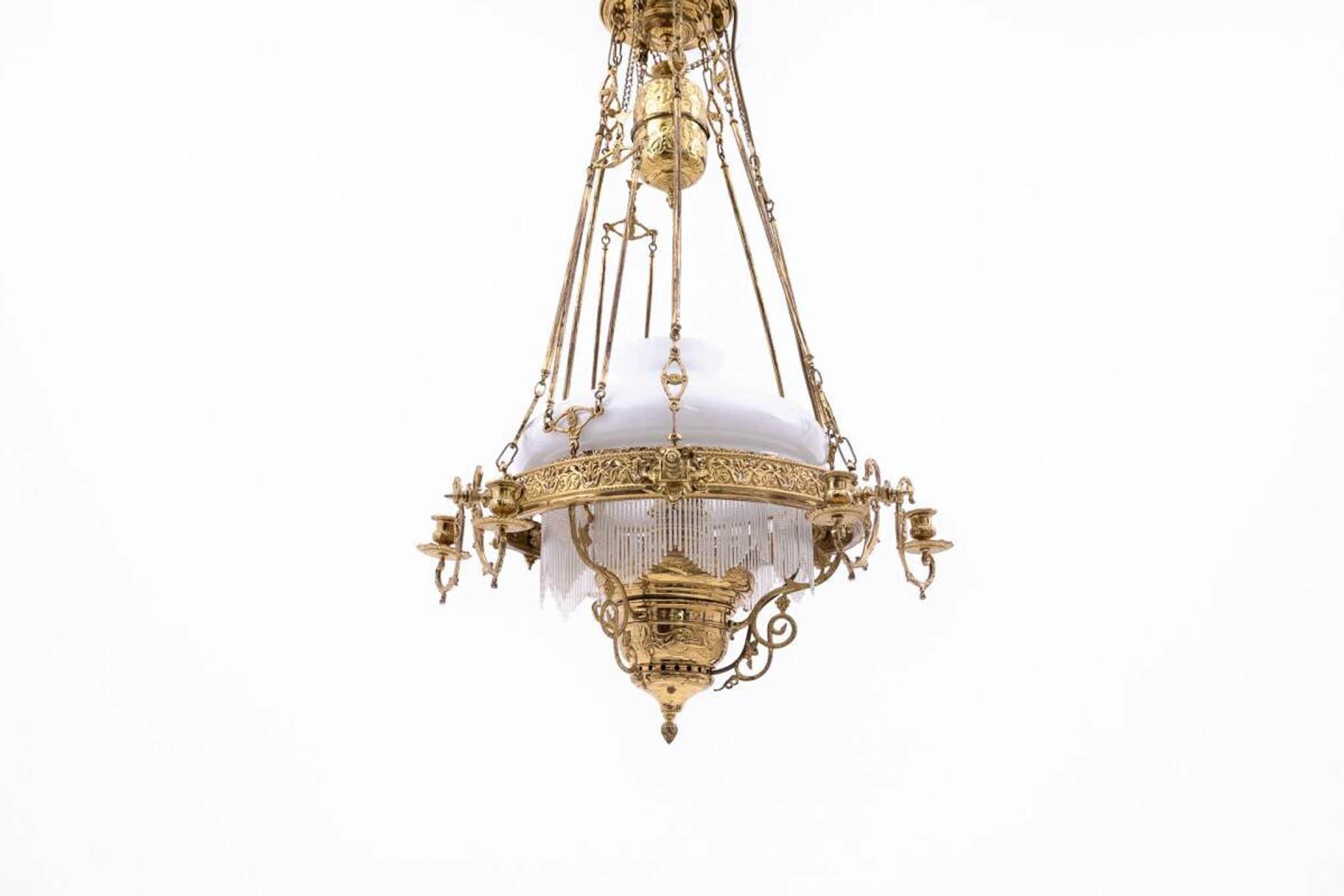 Lustre en laiton de la première moitié du XXe siècle.