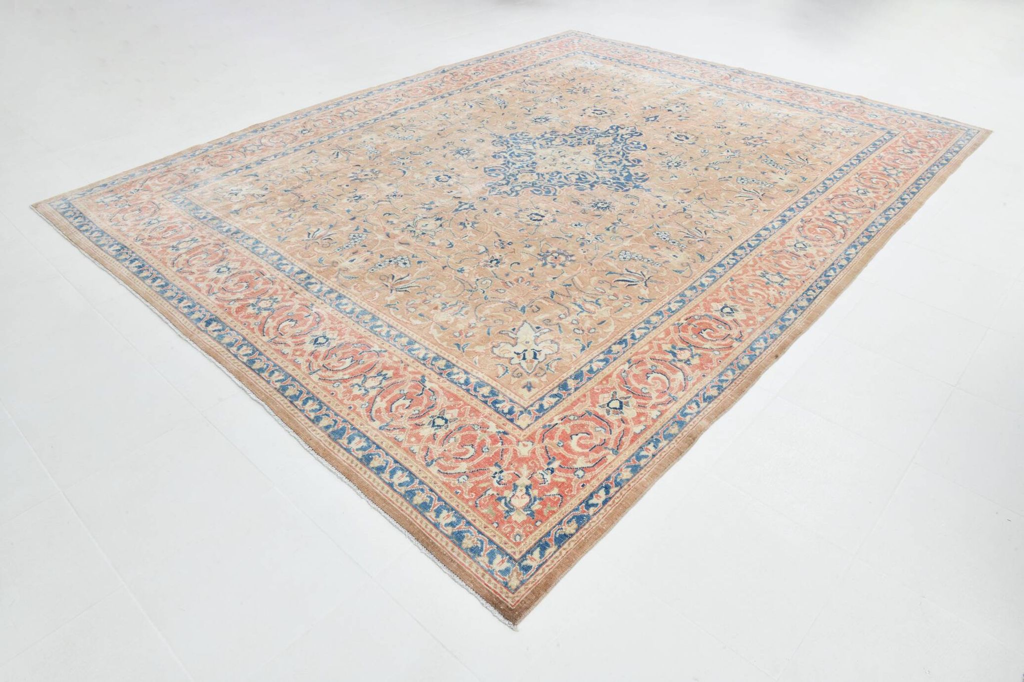 Tapis persan classique bleu et pêche