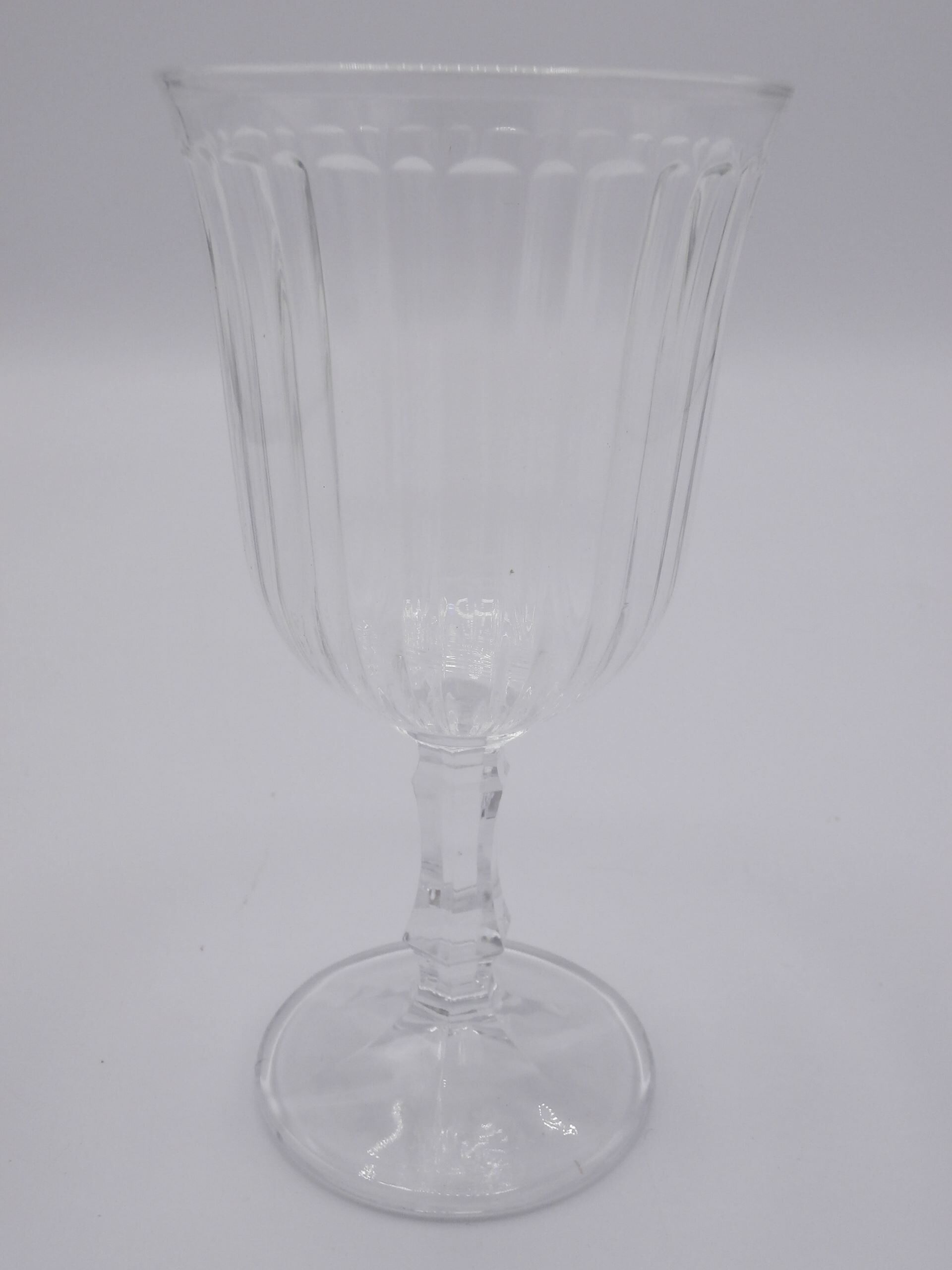Series of 4 stemware