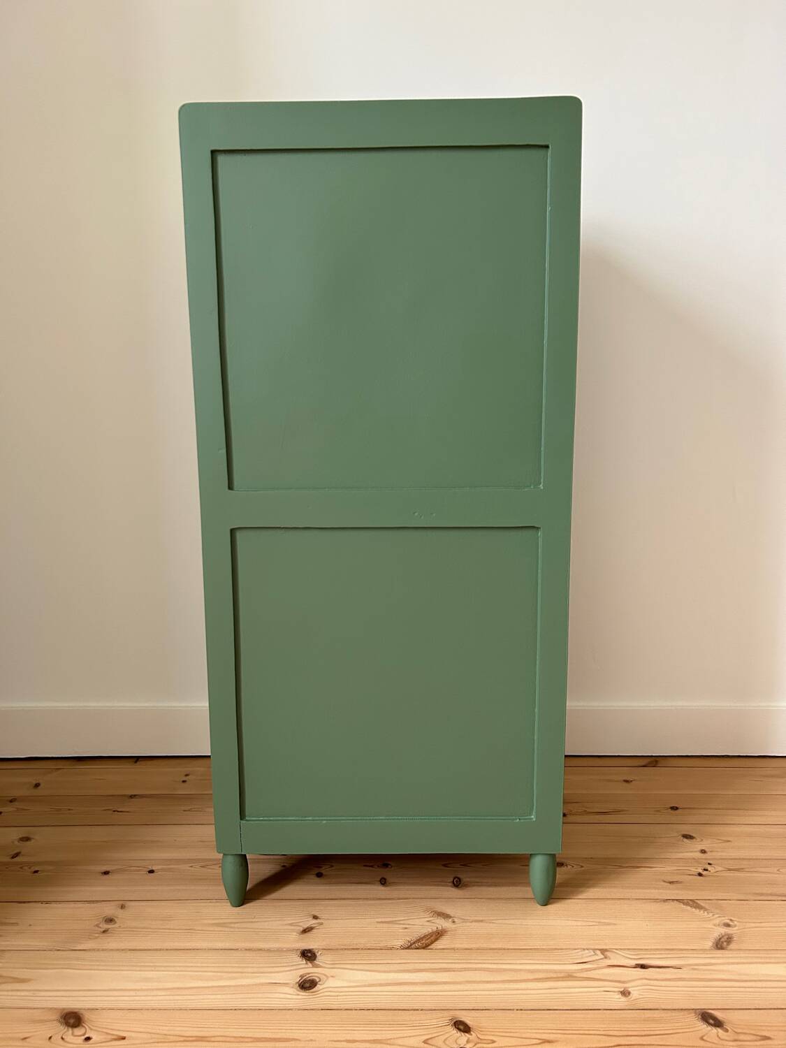 Buffet en bois peint