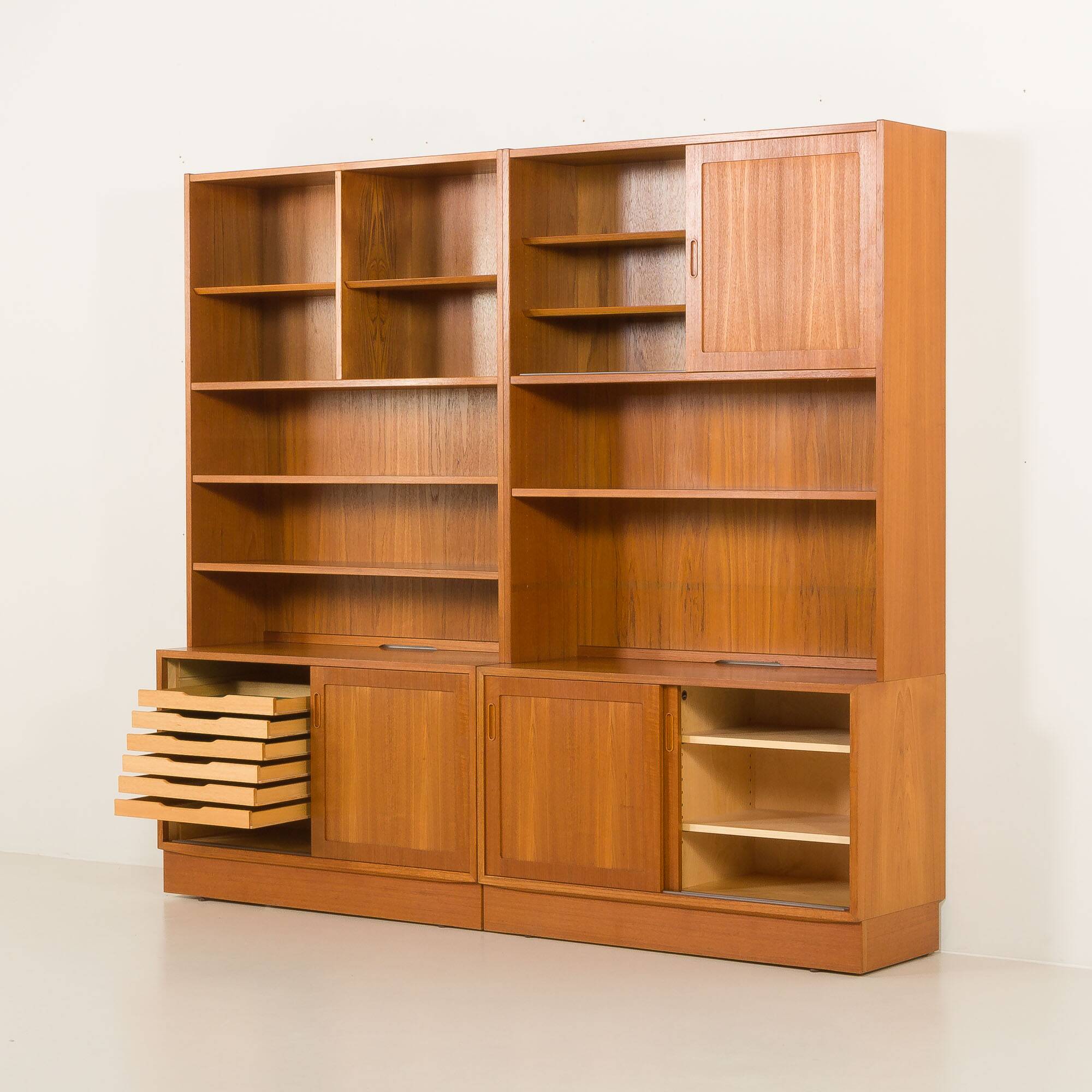 Danish mid century modular bookcase in teak by Poul Hundevad , Denmark