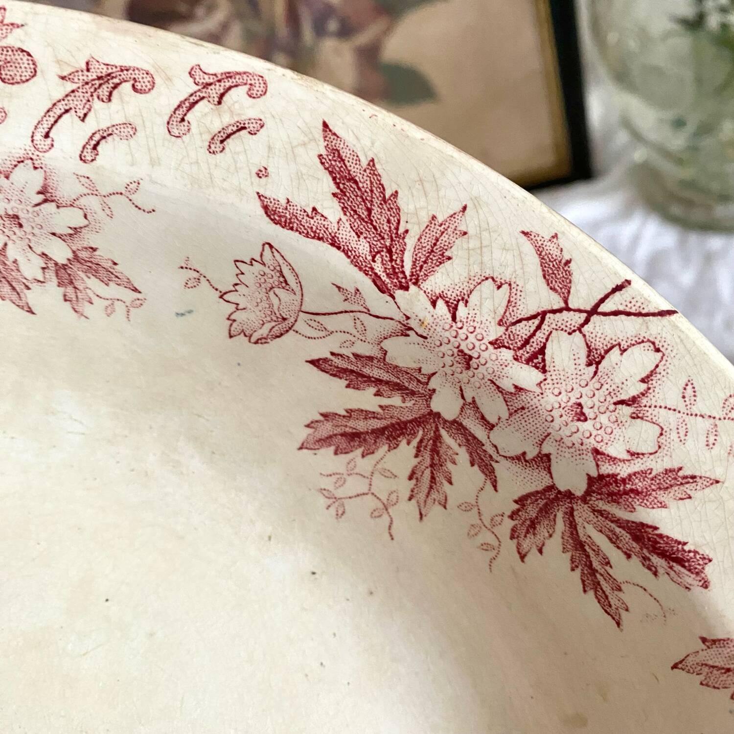 Round ironstone dish St Amand Anemone