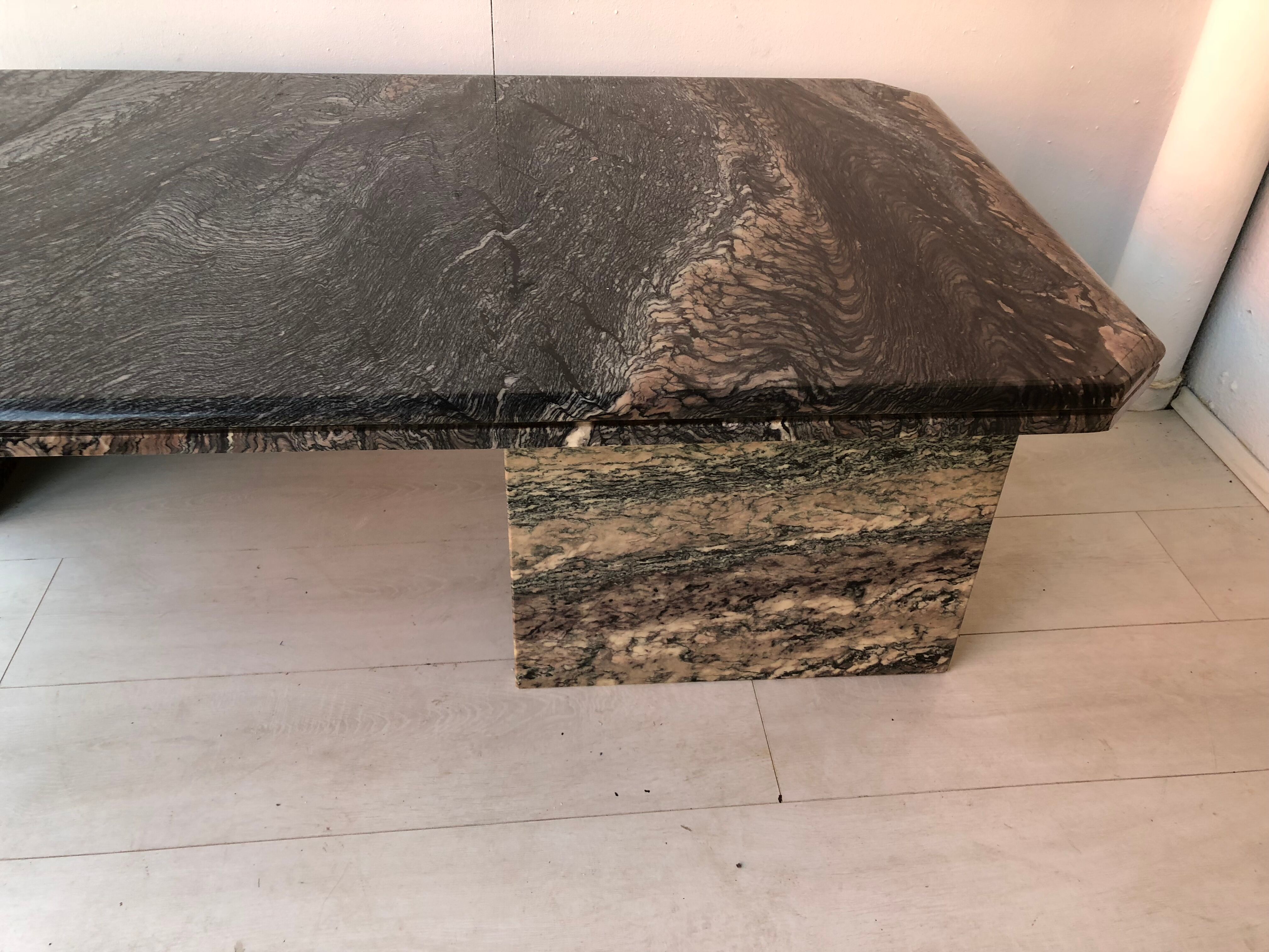 Table basse par Roche Bobois