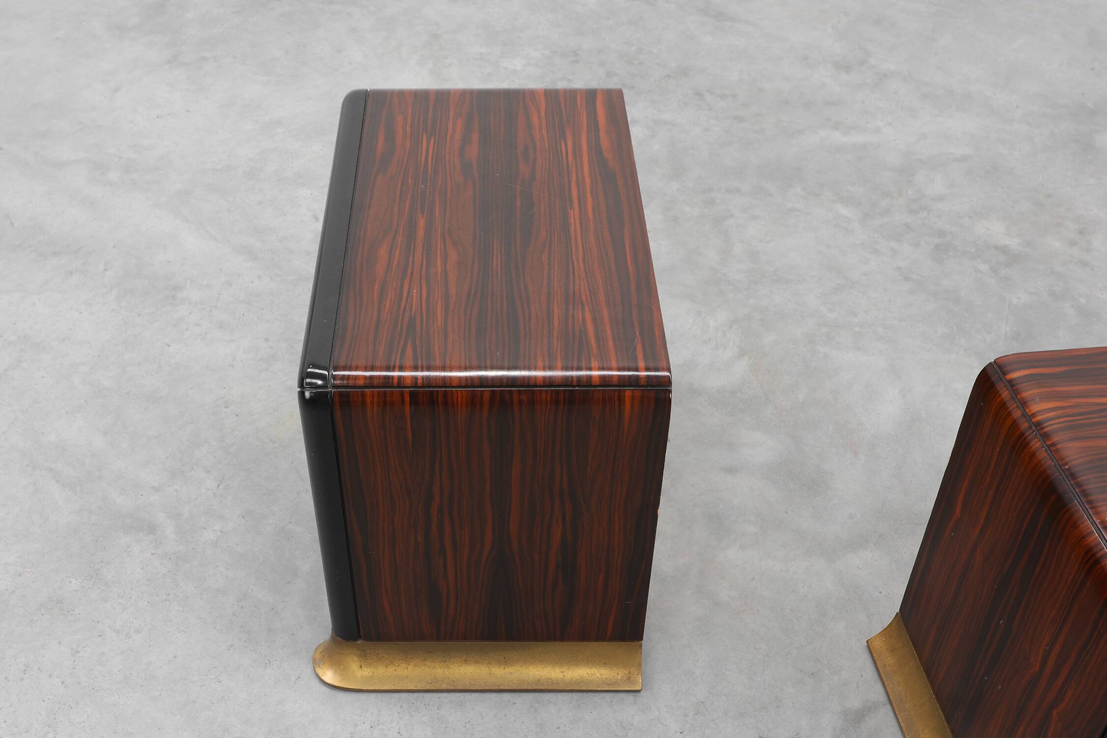 Rare Set of nightstands by Luciano Frigerio 'Desirè' with brass relief, Ita