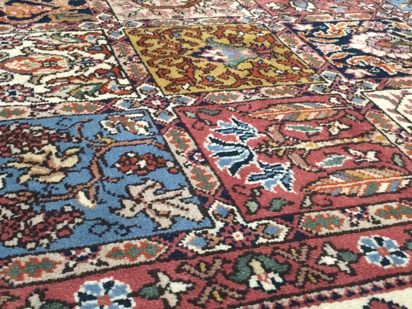 Persian rug 320 x 230 cm