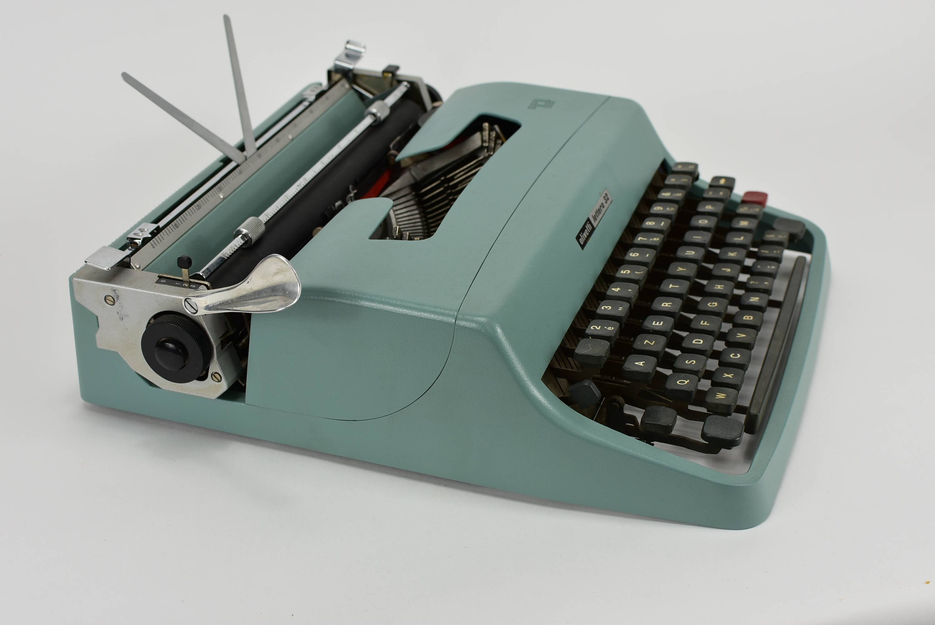 Lettéra 32 typewriter, Olivetti