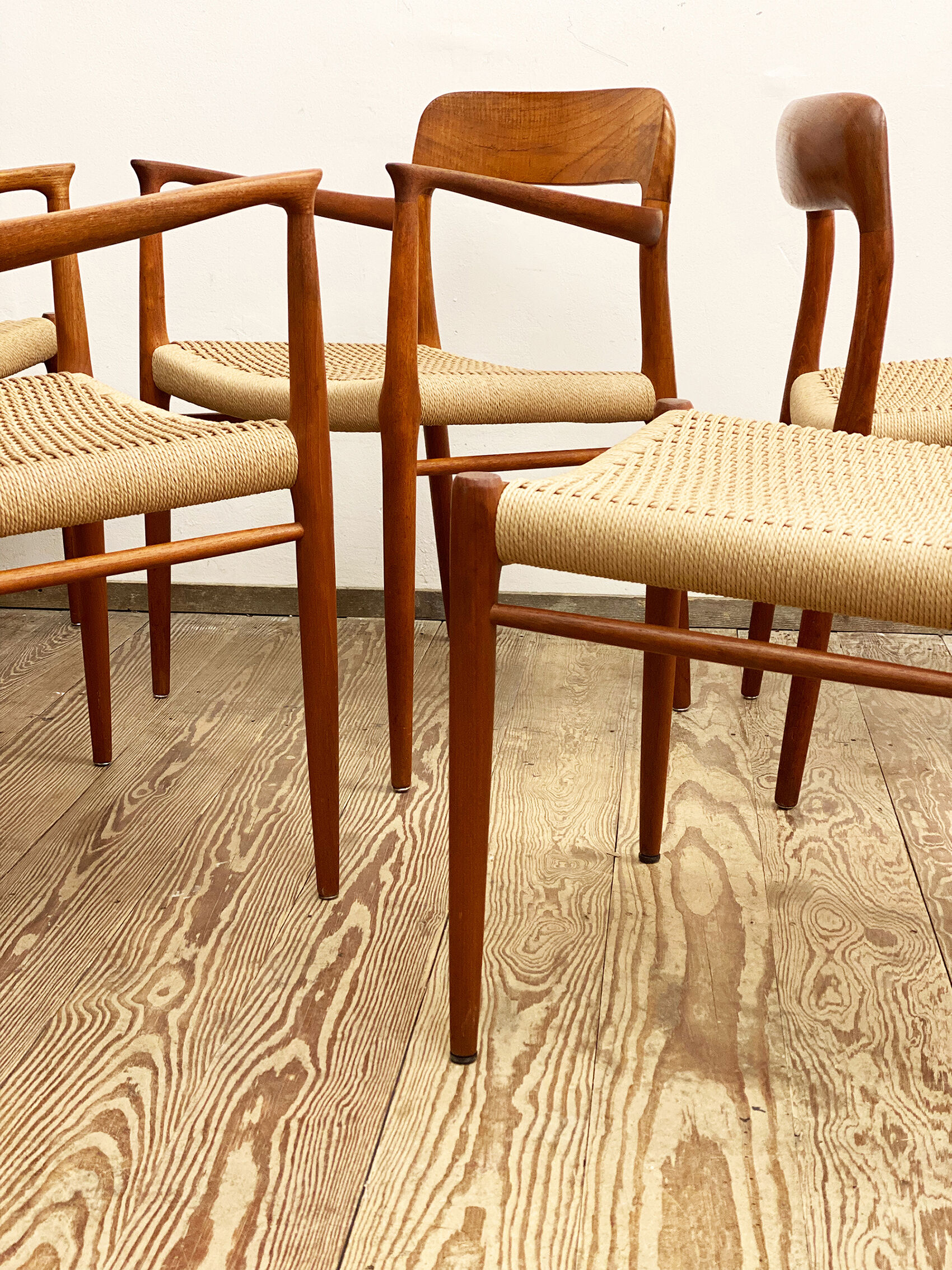Set de 8 chaises de salle à manger en teck du milieu du siècle par Niels O Møller pour JL Moller Danemark