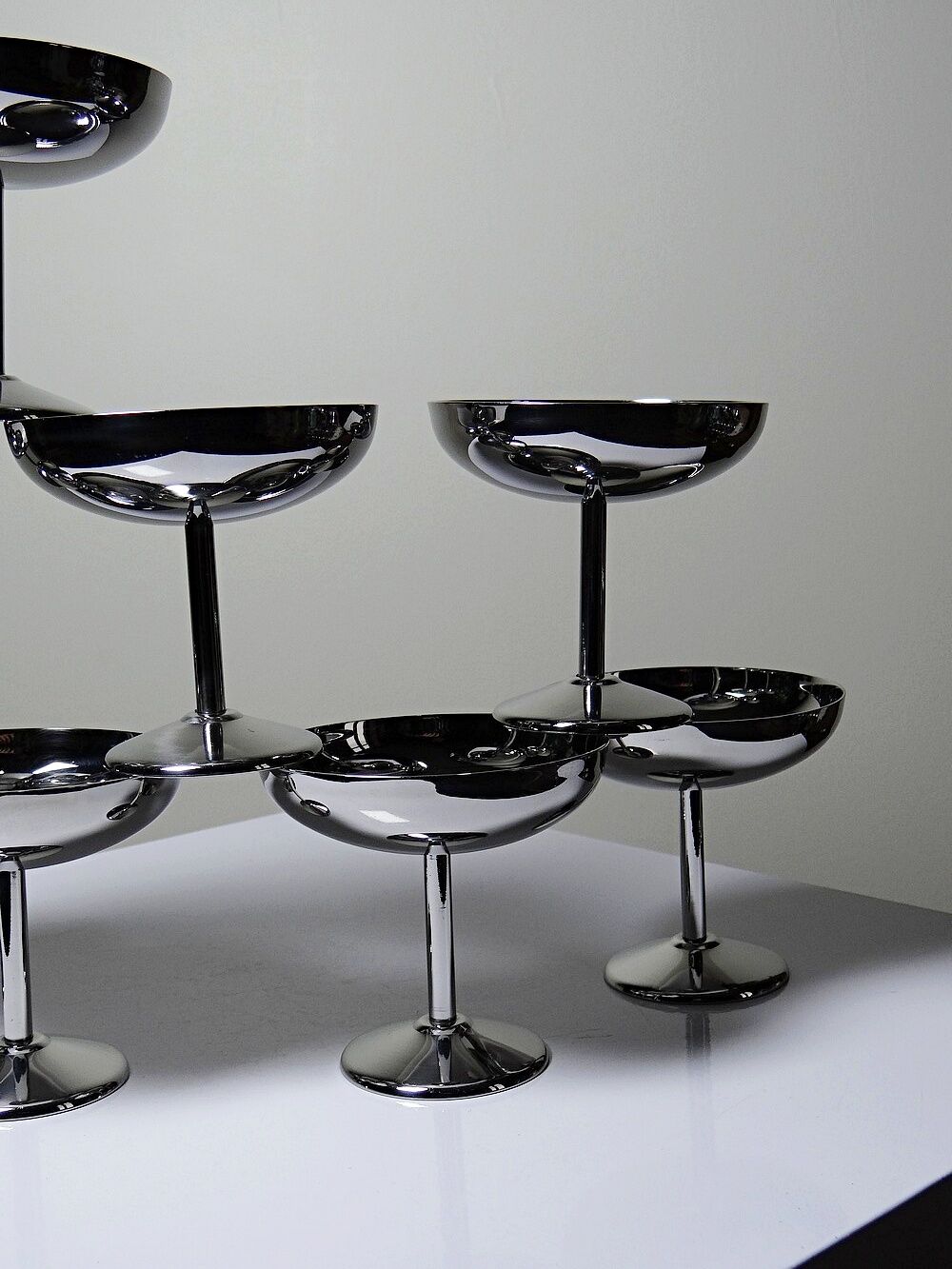 8 vintage dessert bowls on a pedestal in stainless steel in the style of Guy Degrenne.