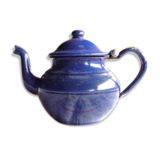 Vintage teapot has 2 cups, enamelled