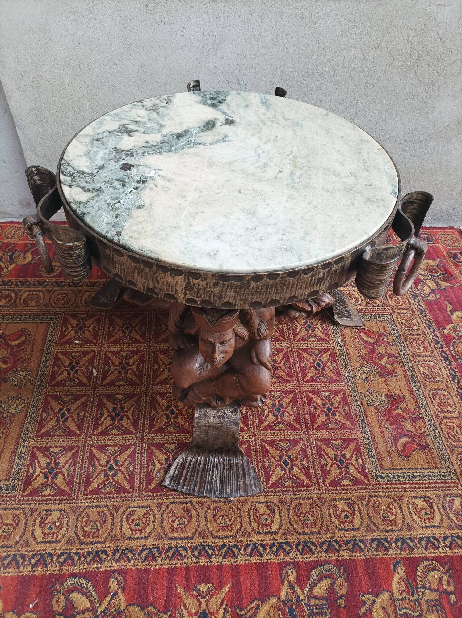 Jean-Maurice Rothschild (1902-1998) Table basse bois sculpté fer forgé et marbre