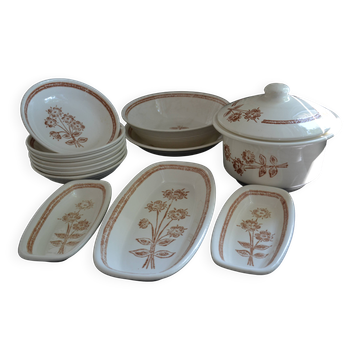 Set of 7 soup plates, dishes and a tureen with flower decoration